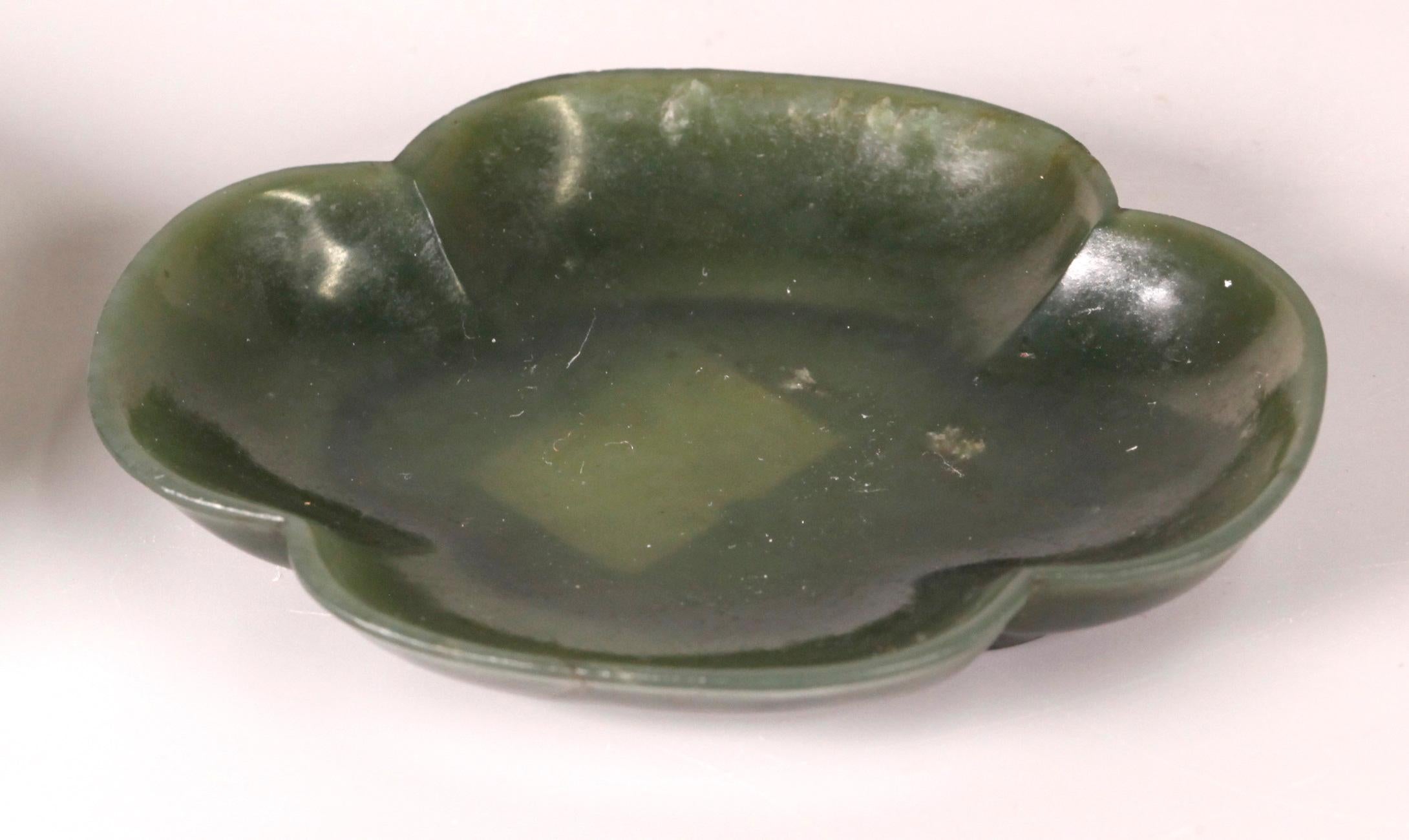 Plato chino de jade y espinacas en Bueno estado para la venta en New York, NY