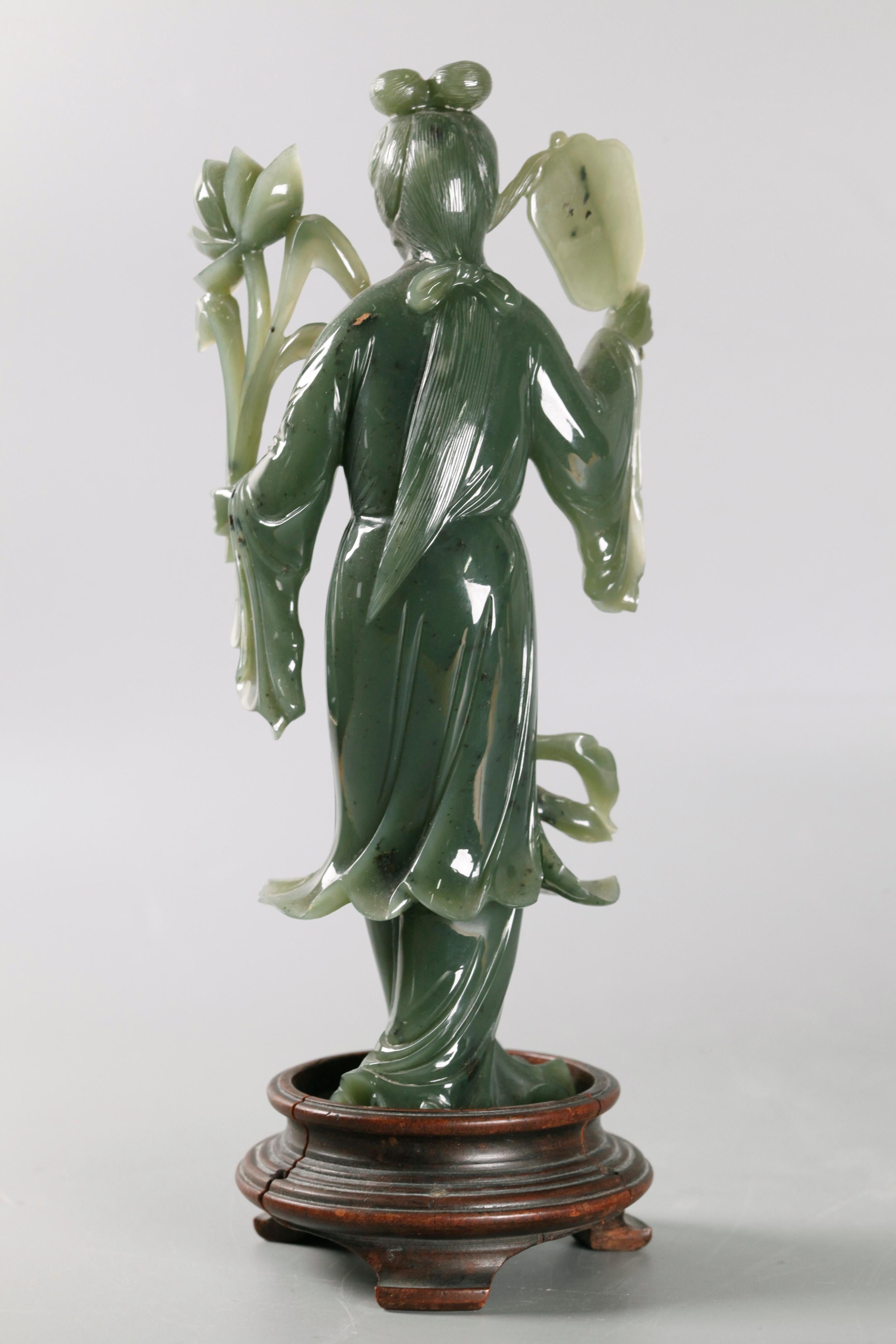 Chinese spinach jade female immortal In Good Condition For Sale In New York, NY