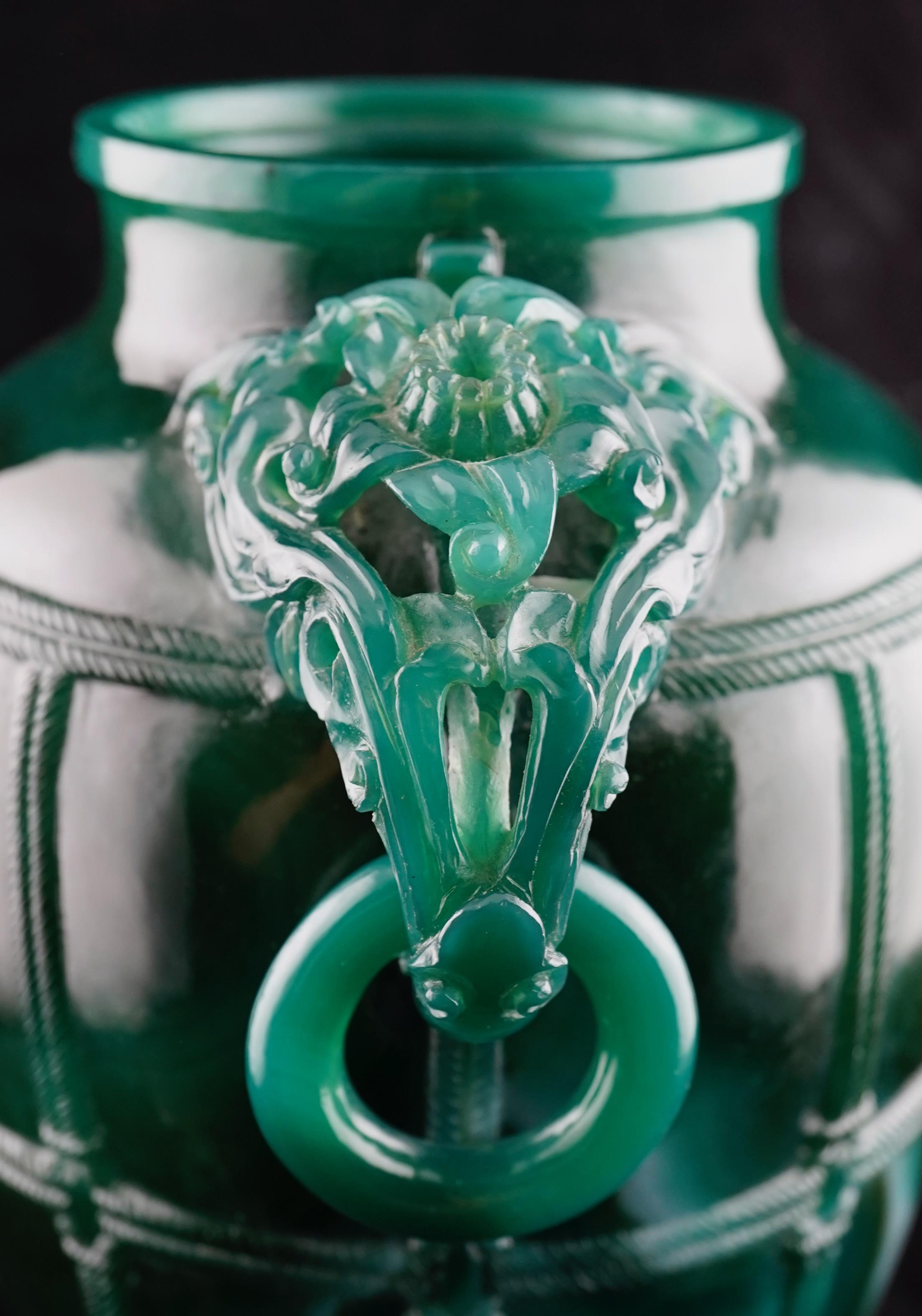 20th Century Chinese Spinach Jade Finely Executed Covered Vase in Roped Barrel Form For Sale