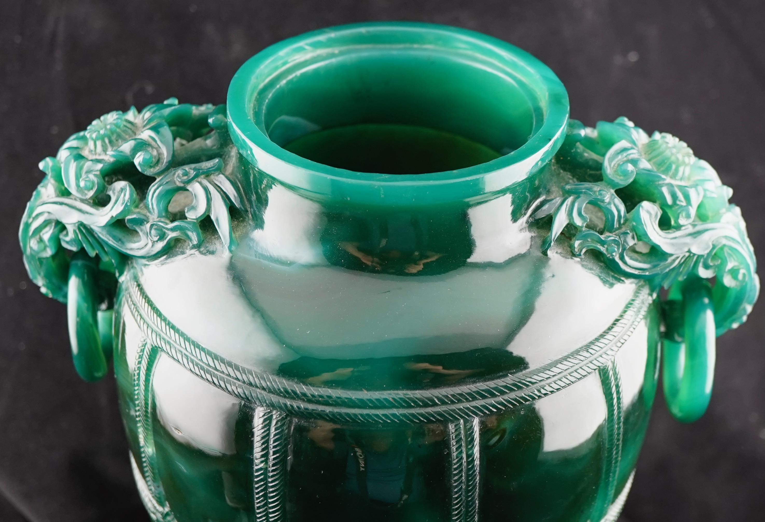 Chinese Spinach Jade Finely Executed Covered Vase in Roped Barrel Form For Sale 2