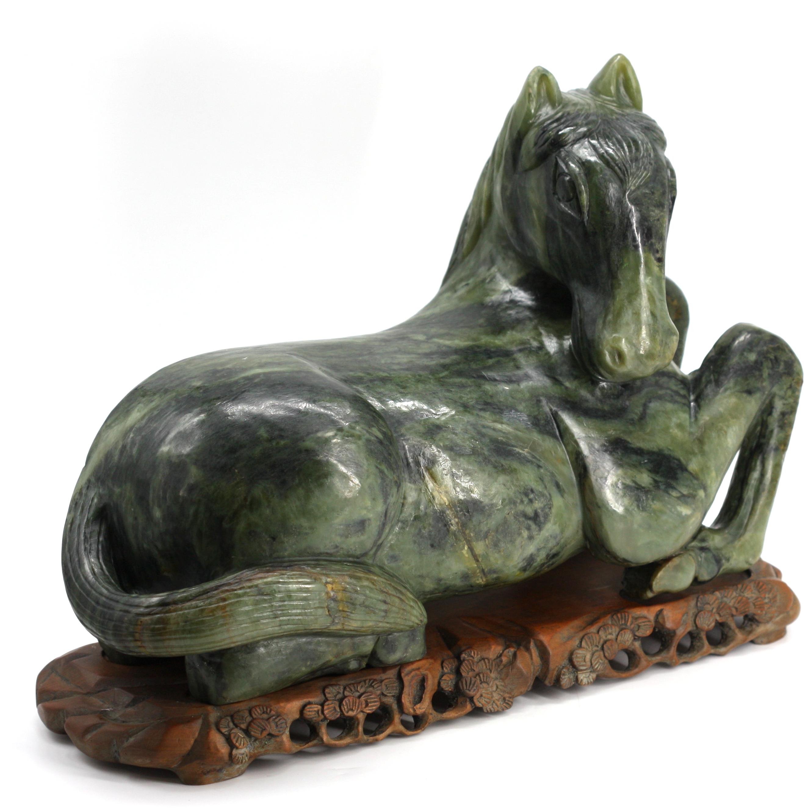 Chinese Spinach Jade Recumbent Horse In Good Condition For Sale In West Palm Beach, FL