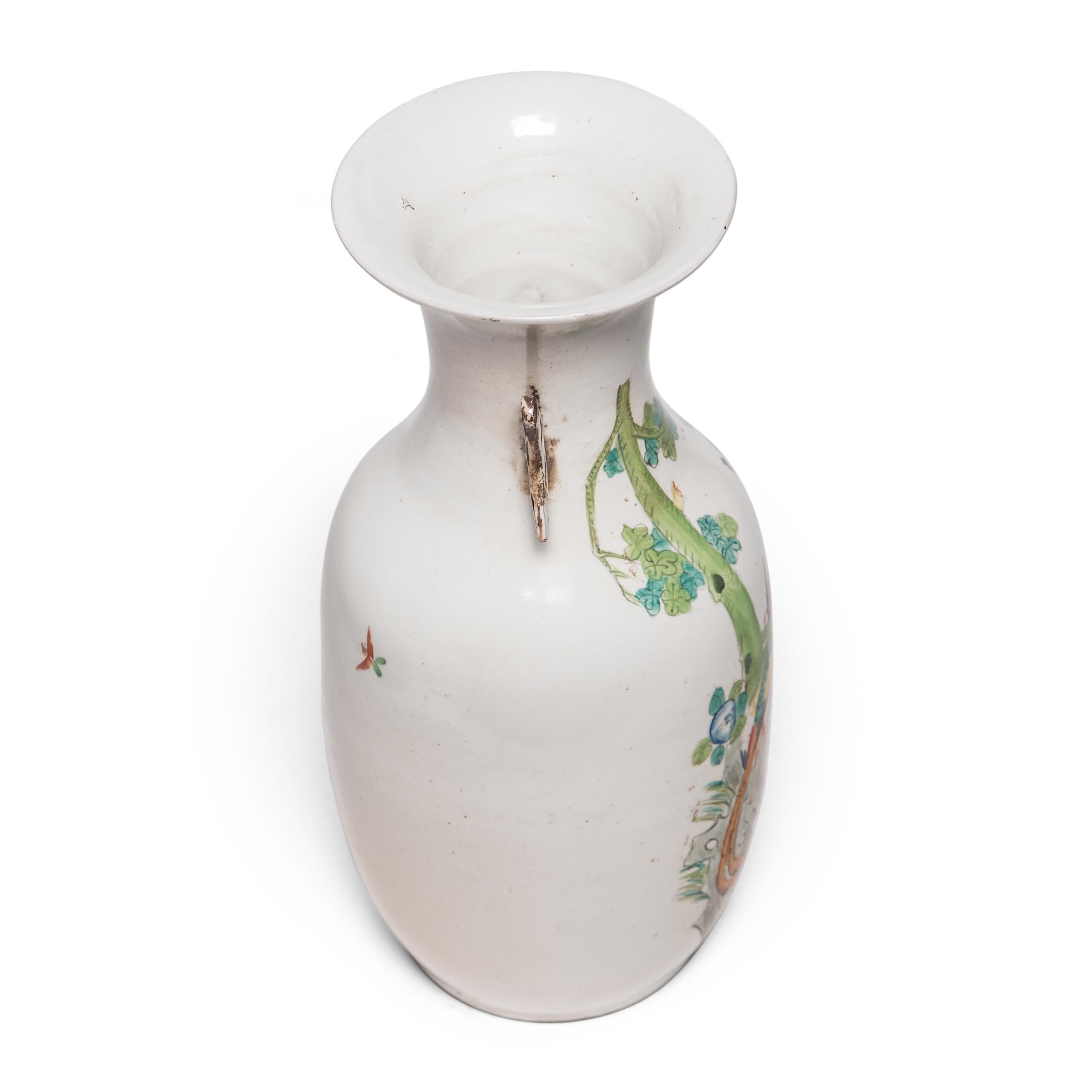 Vernissé Vase à queue de phénix de printemps chinois:: vers 1900 en vente