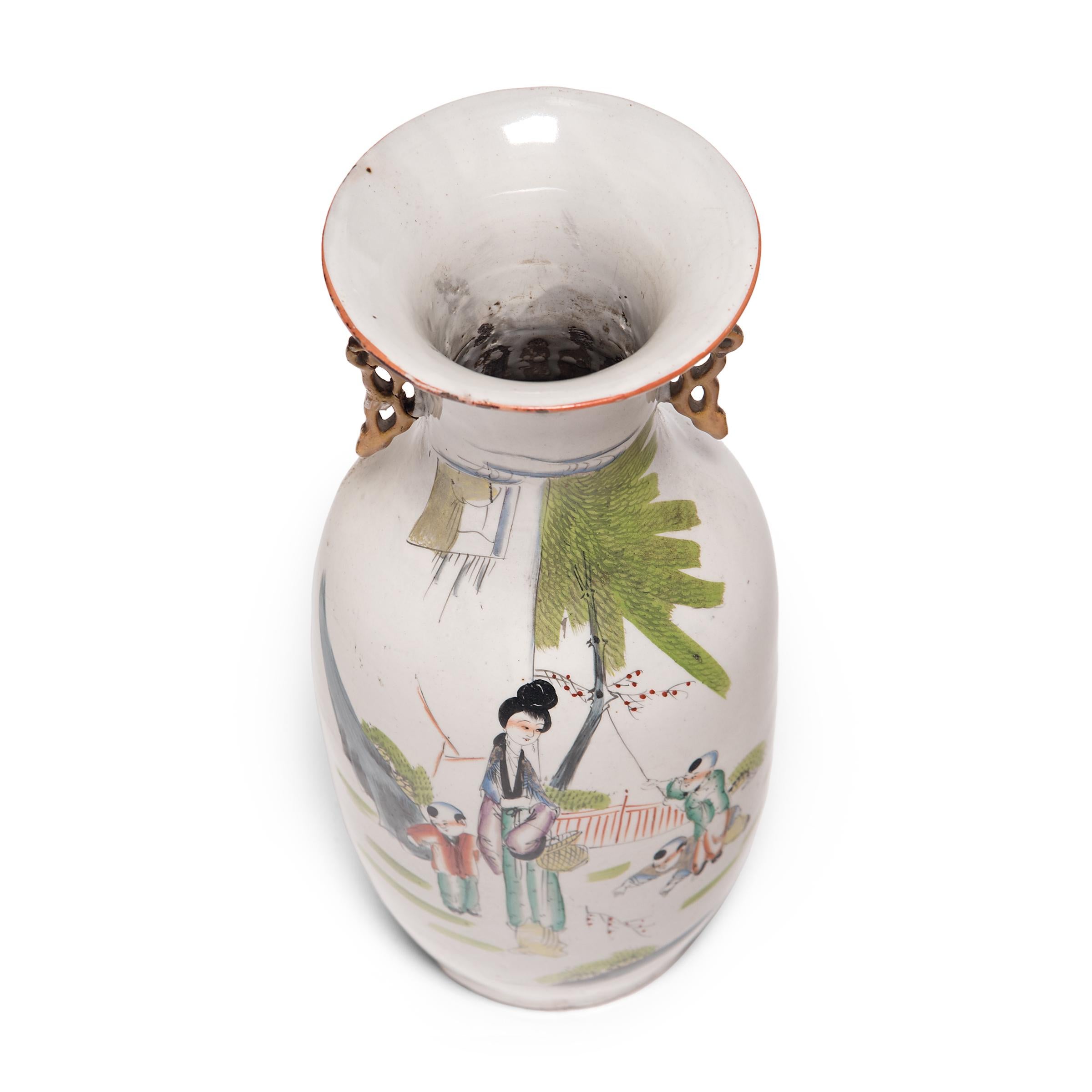 Chinese Springtime Phoenix Tail Vase, circa 1900 In Good Condition In Chicago, IL