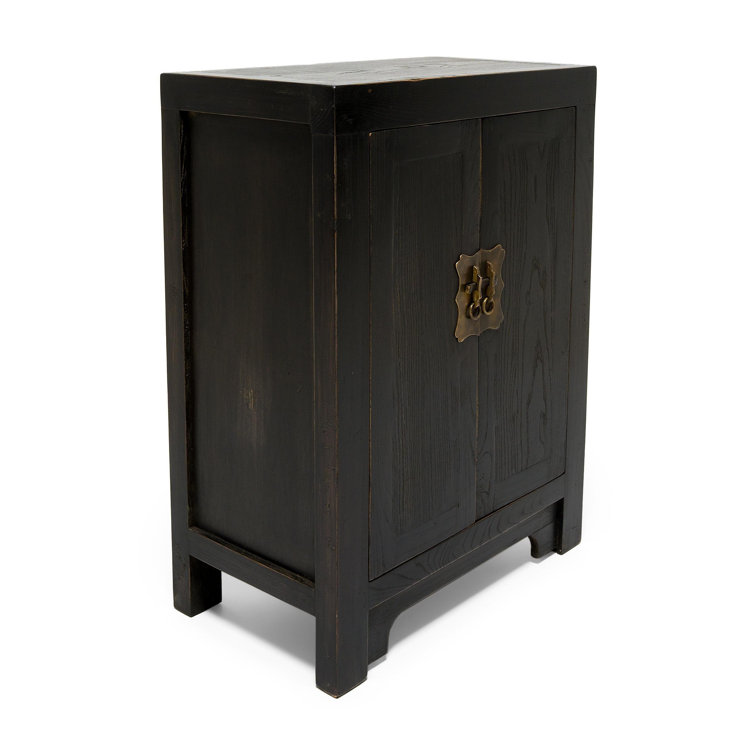 Chinese Square Corner Locking Chest In Good Condition For Sale In Chicago, IL