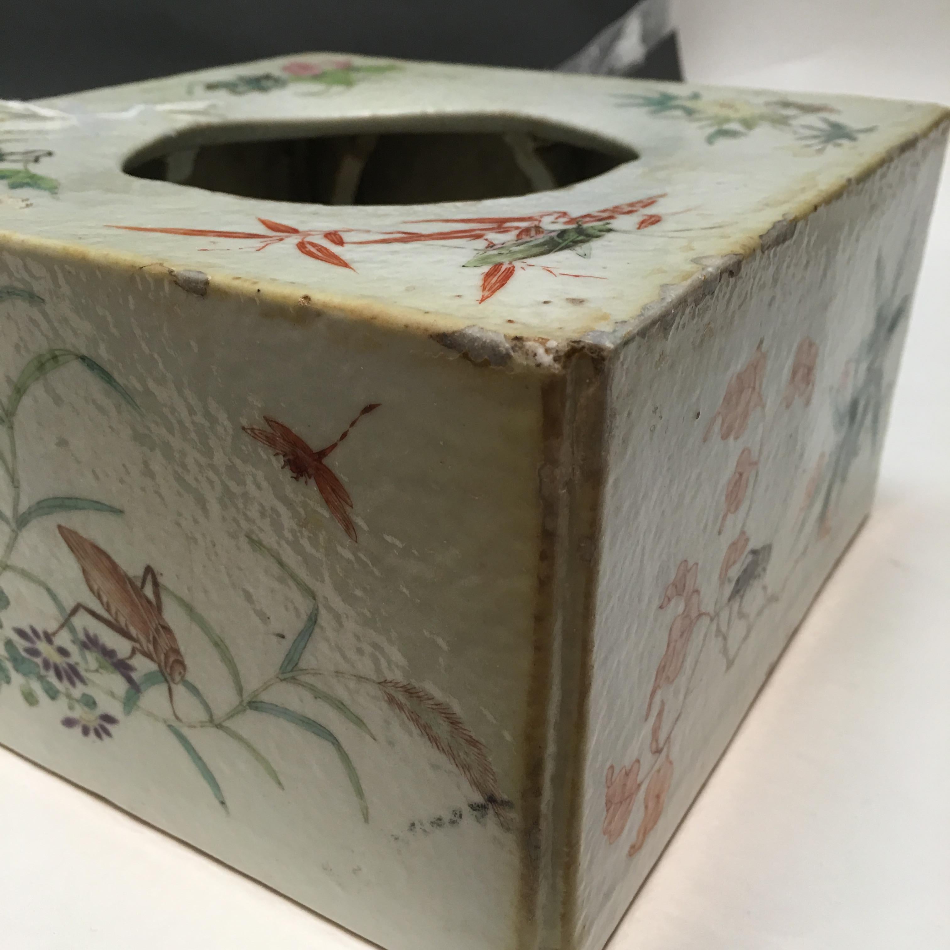 Vaso cinese di forma quadrata in porcellana, XIX secolo. in vendita 6