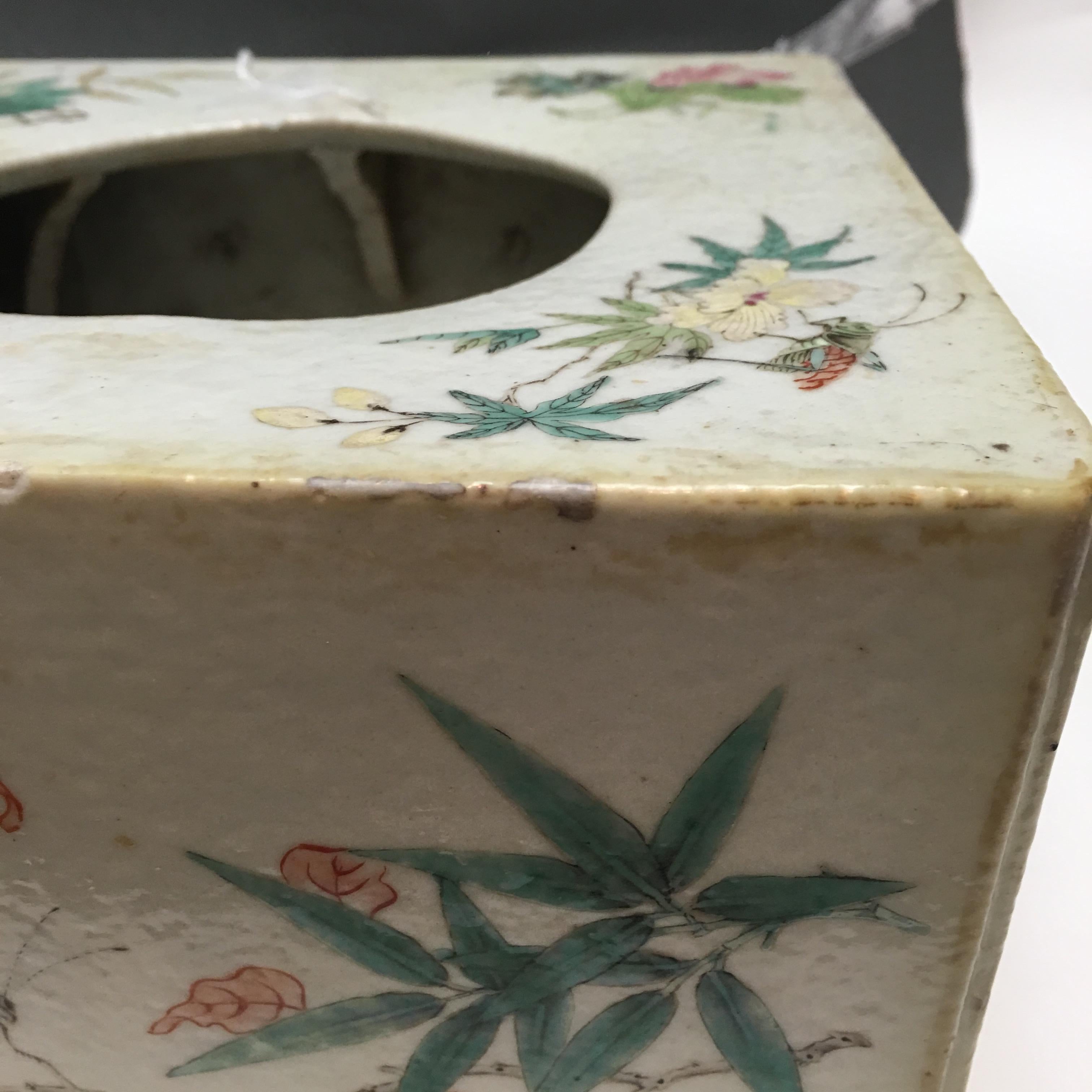 Vaso cinese di forma quadrata in porcellana, XIX secolo. in vendita 7