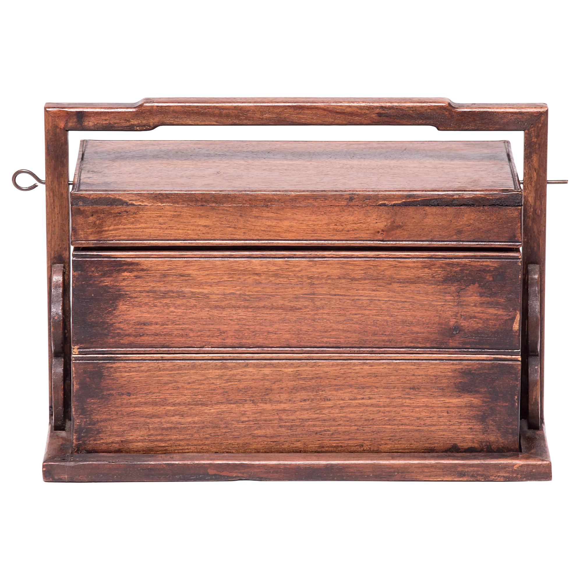 The basic form of this three-tiered stacking box with handle has remained unchanged for a thousand years. The lack of formal dining rooms in traditional China prompted people to use stacked boxes to carry food from a remote kitchen to the room where