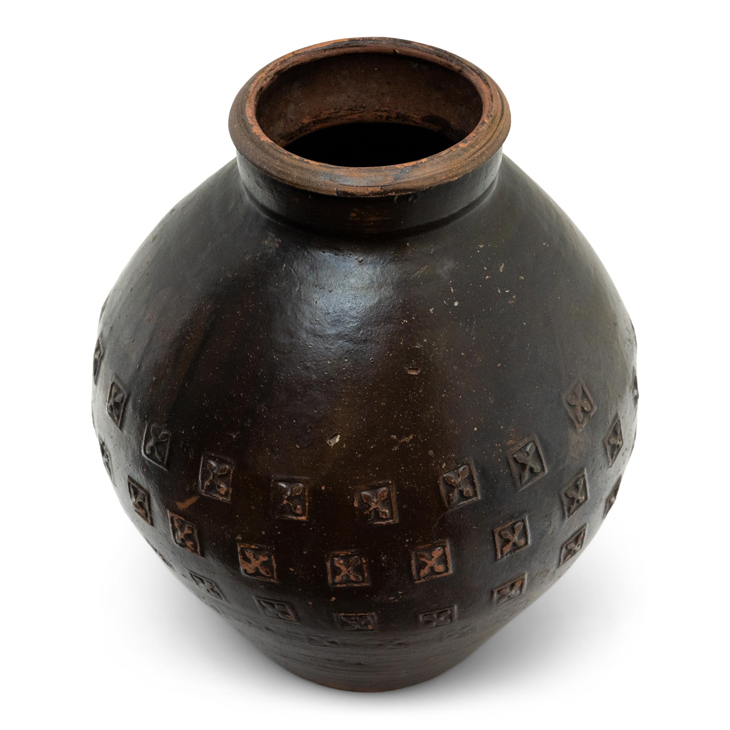 Qing Chinese Stamped Yunnan Pot, c. 1800