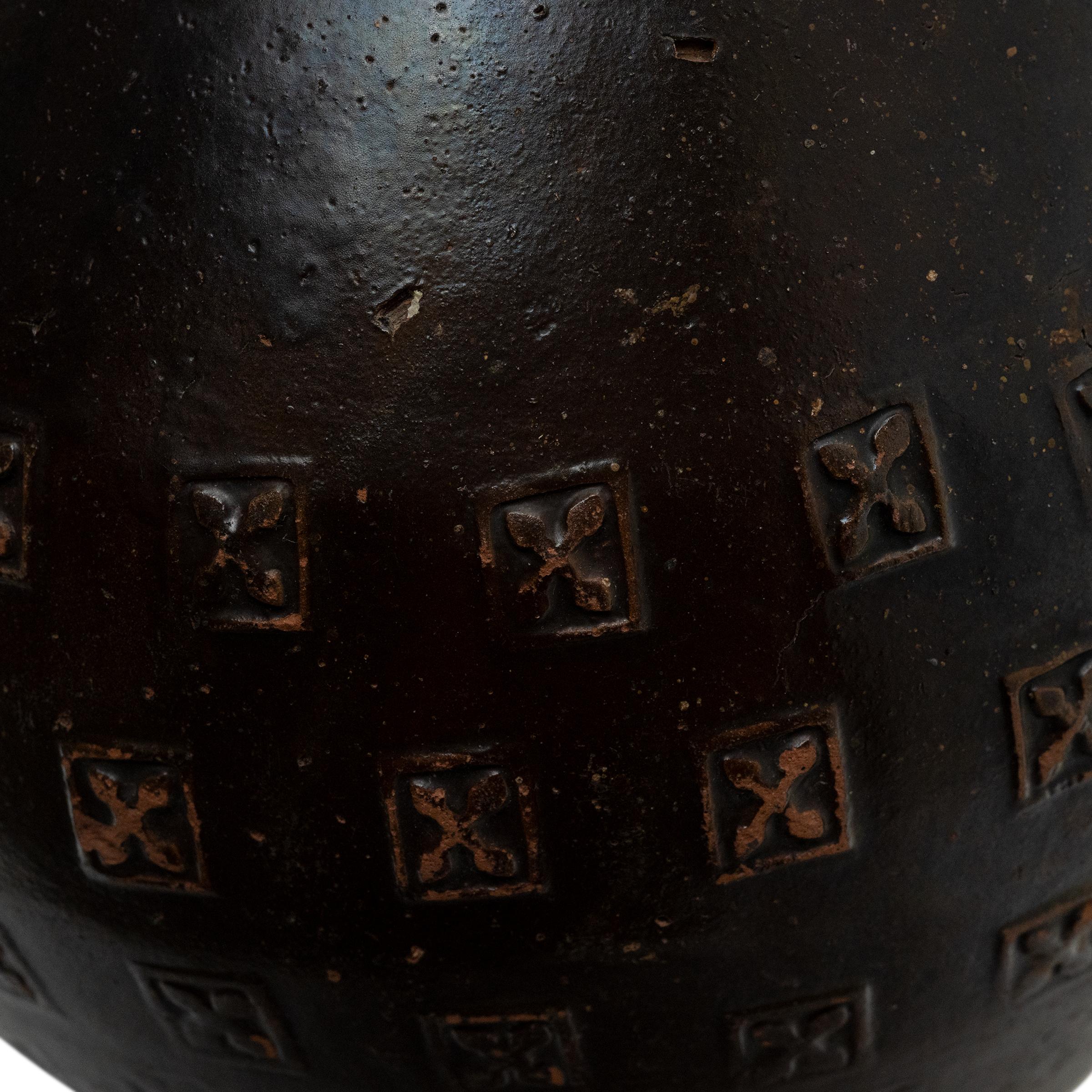 Chinese Stamped Yunnan Pot, c. 1800 In Good Condition In Chicago, IL