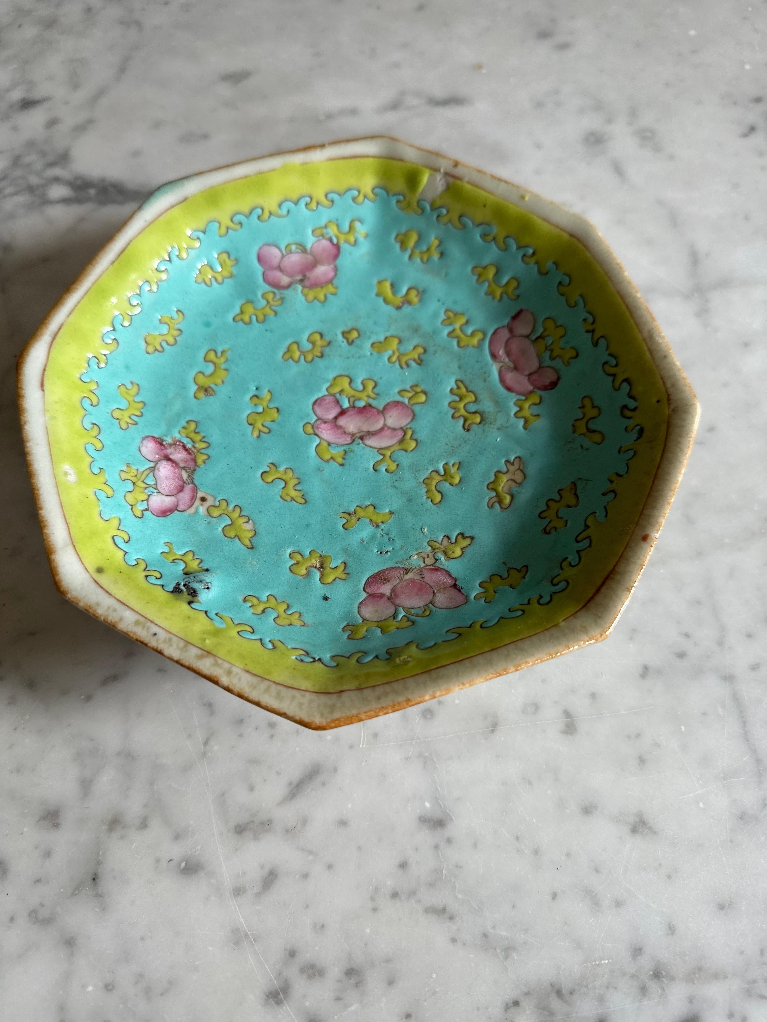 Glazed Chinese standing bowl, turquoise with peaches, late Qing Dynasty For Sale