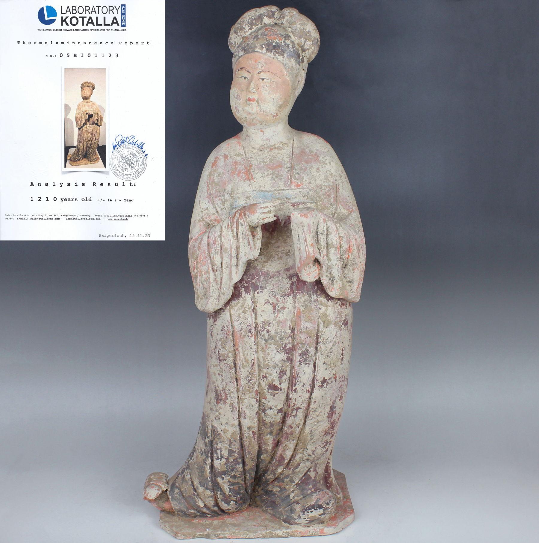 Chinesische Statuettenstatuette einer Fat Lady (Tang-Dynastie) im Angebot