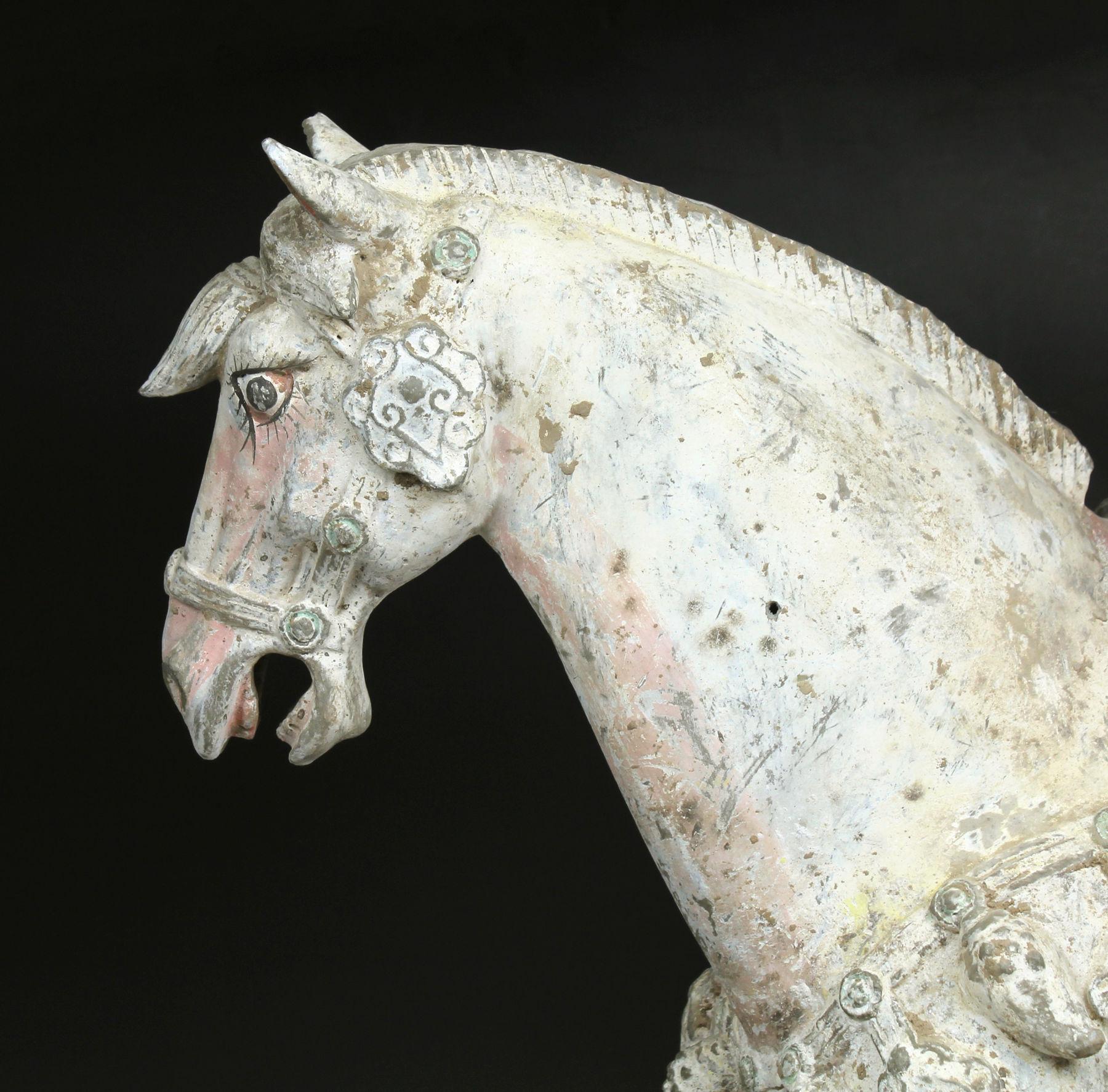 Chinese statuette of a horse For Sale 8