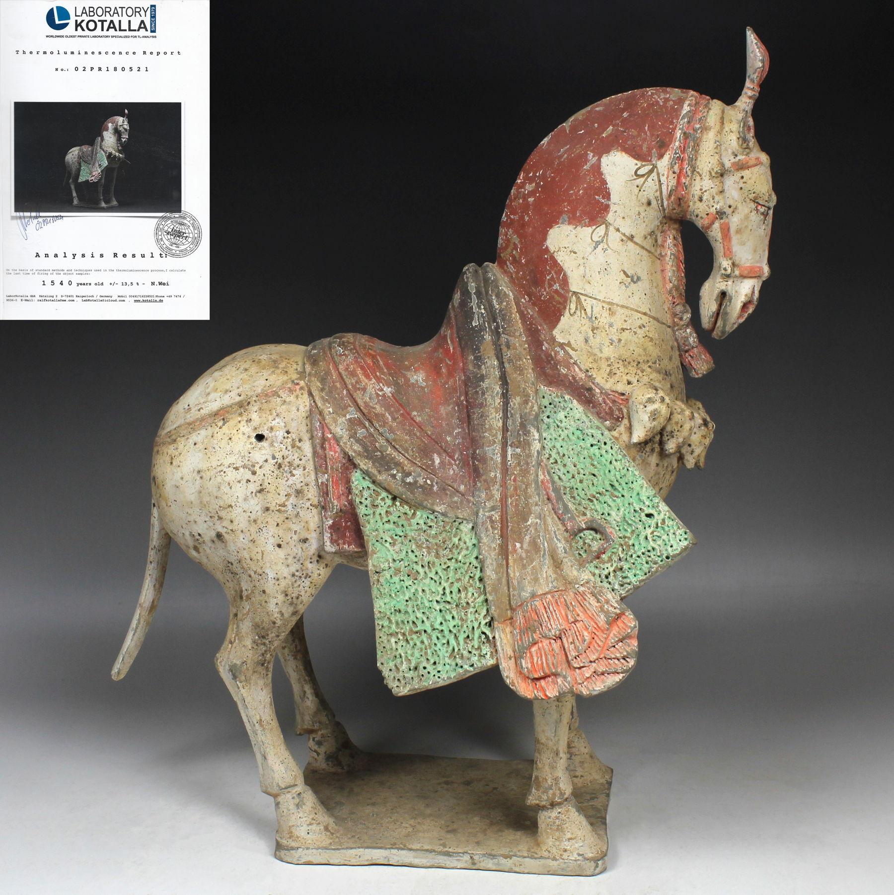 Tang Chinese statuette of a horse For Sale