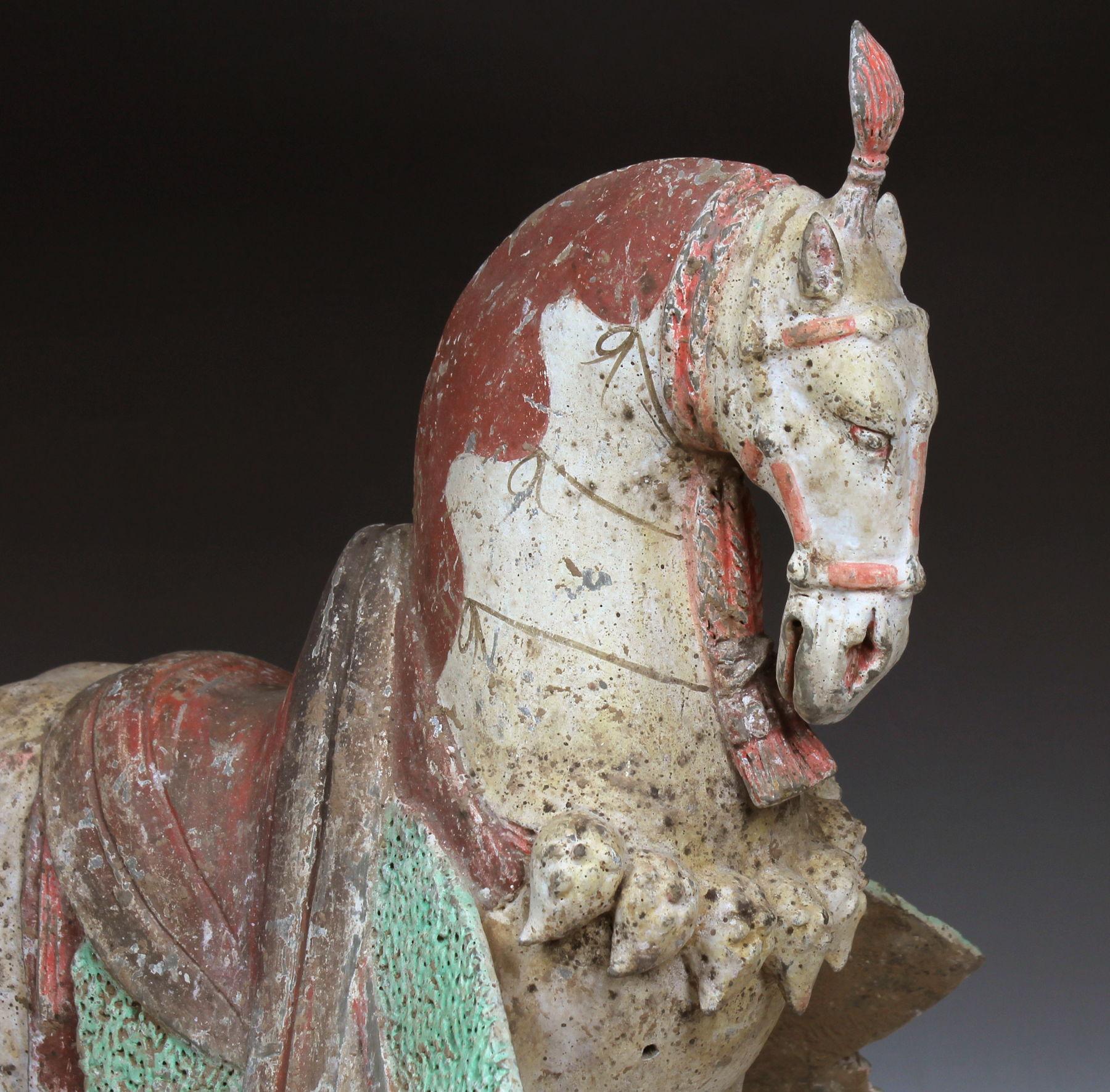 Chinese statuette of a horse For Sale 1