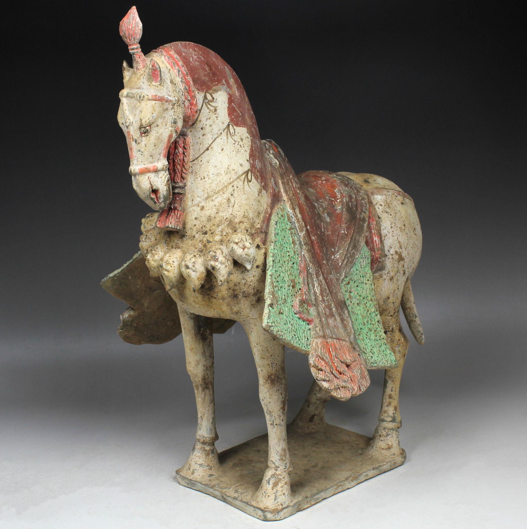 Chinese statuette of a horse For Sale 2