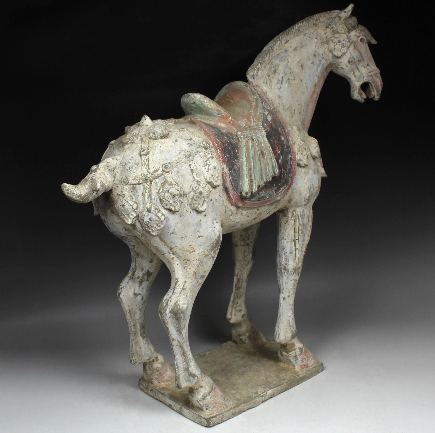 Chinese statuette of a horse For Sale 3