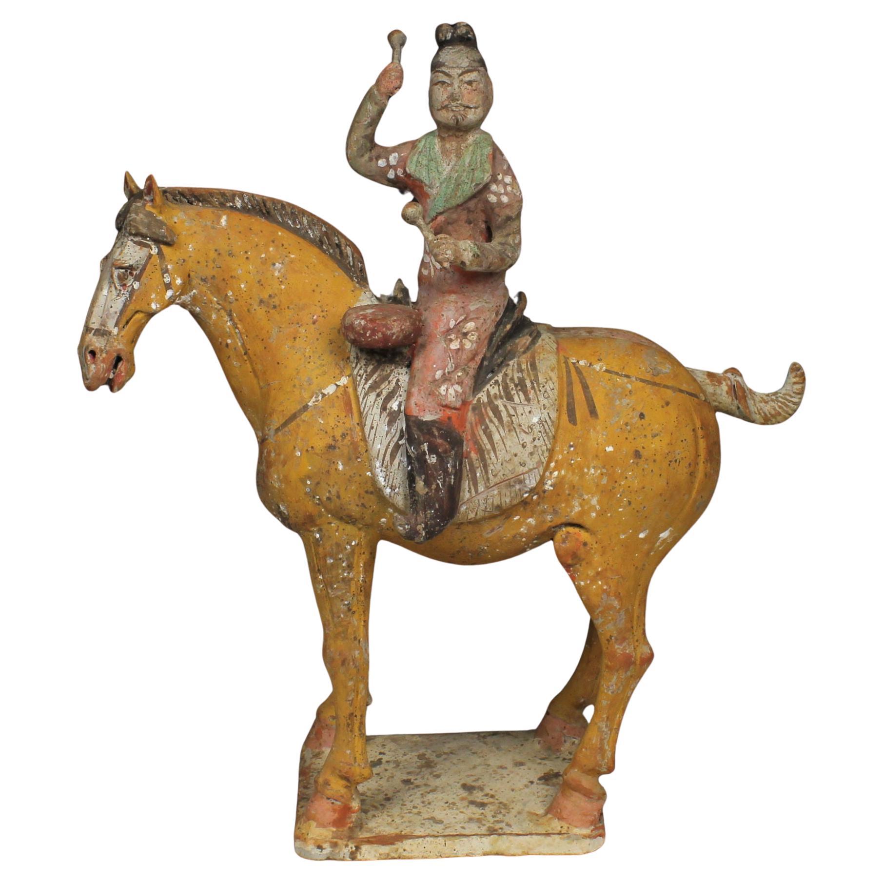 statuette chinoise d'un cheval avec un musicien