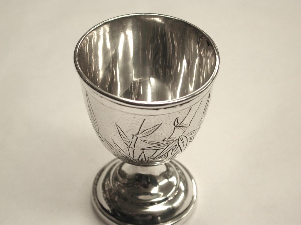 Chinese sterling silver egg cup with bamboo decoration, Hong Kong, circa 1920
Very fine hand hammering with delicate bamboo engraving.