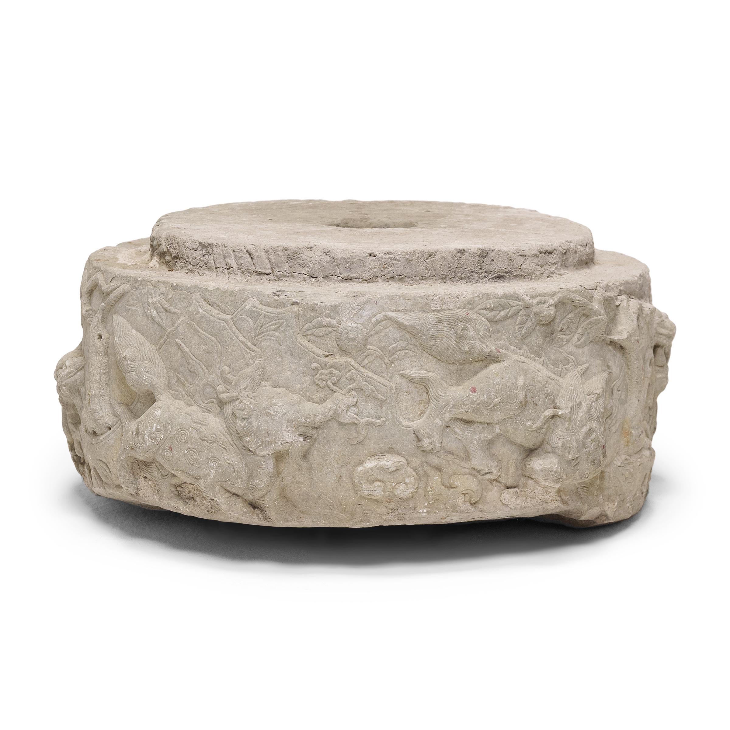 Qing Base de colonne chinoise en pierre avec Qilin mythique, vers 1850 en vente