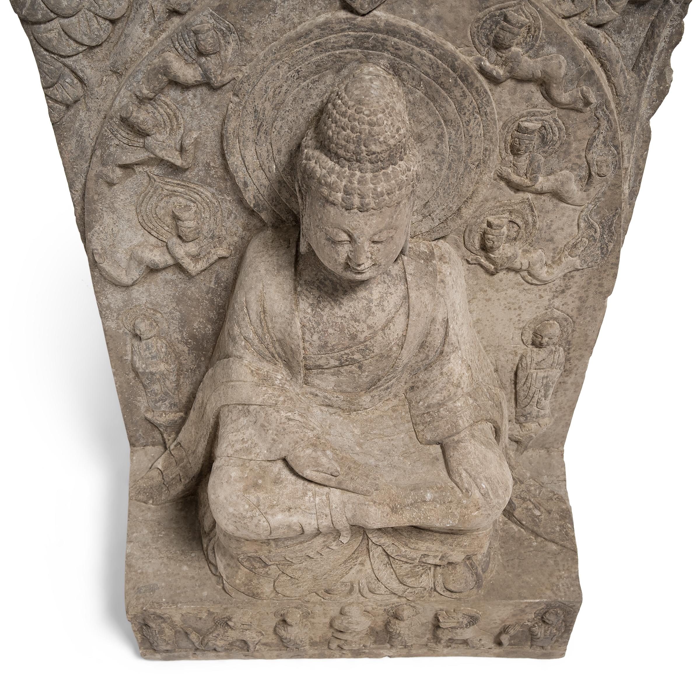 Stele de Bouddha Shakyamuni assis en pierre chinoise, vers 1850 Bon état - En vente à Chicago, IL