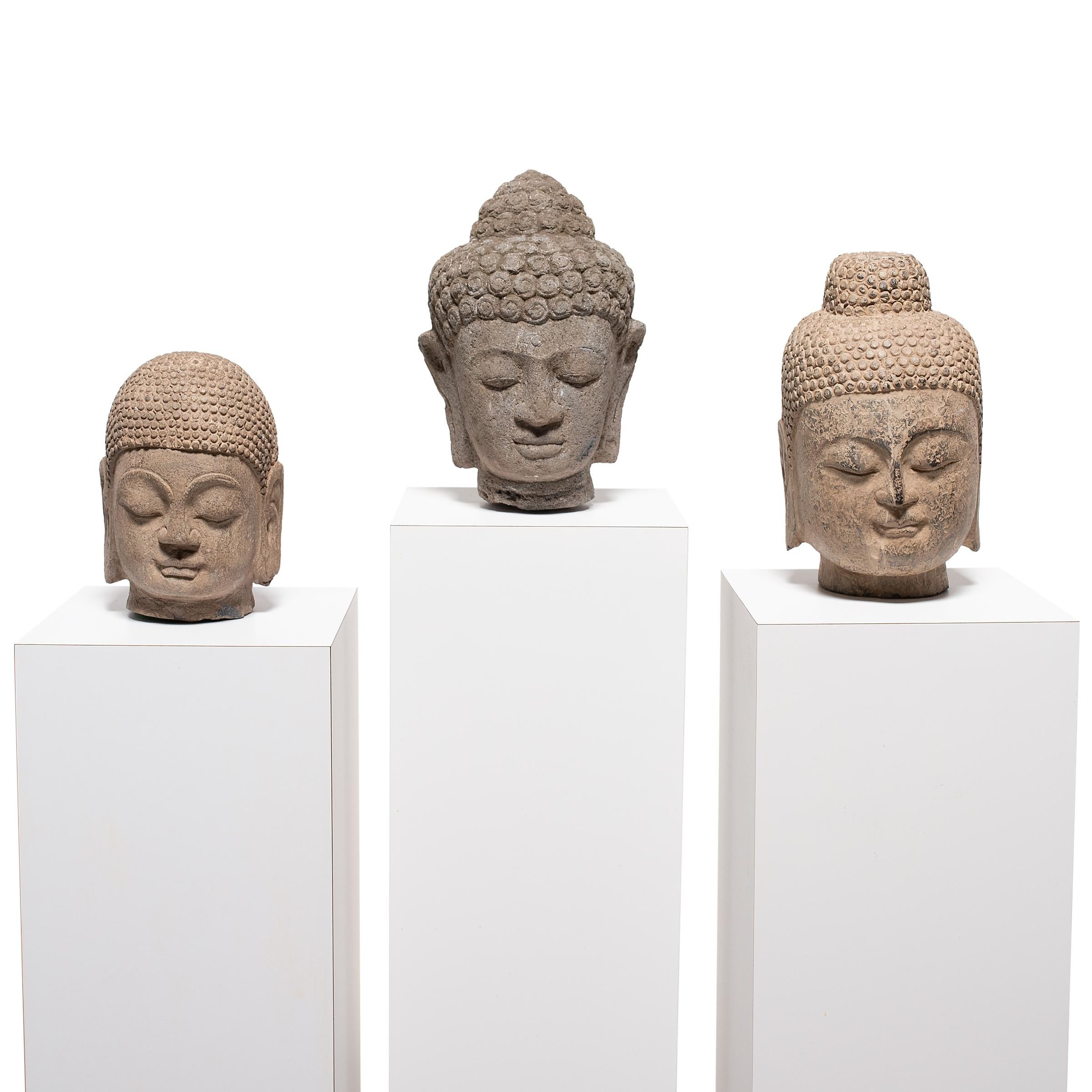 Chinesischer Buddha-Kopf aus Stein mit Shakyamuni-Muster im Angebot 1