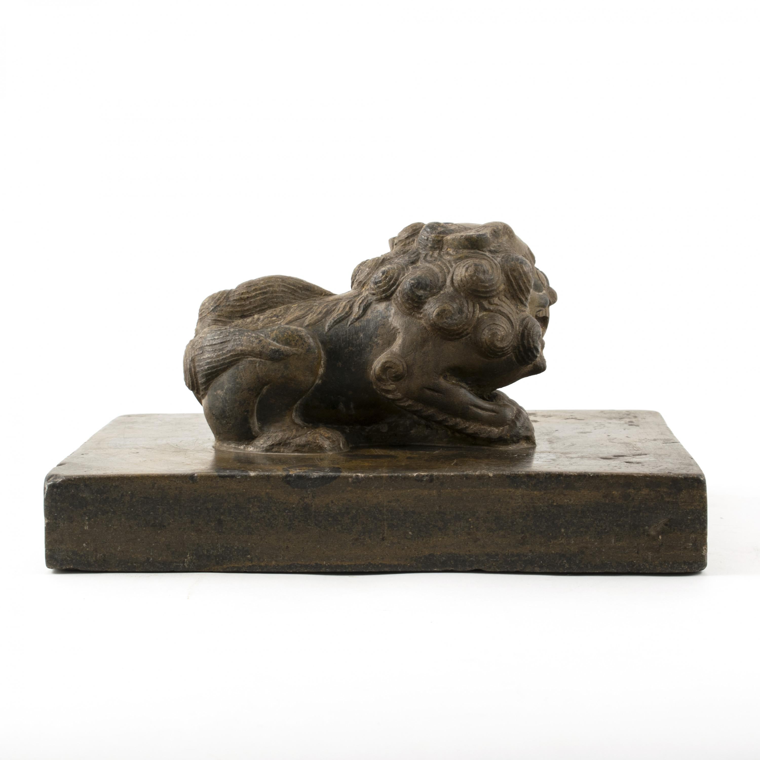 Chinese Stone Shoemaker's Weight with Foo Dog In Good Condition In Kastrup, DK