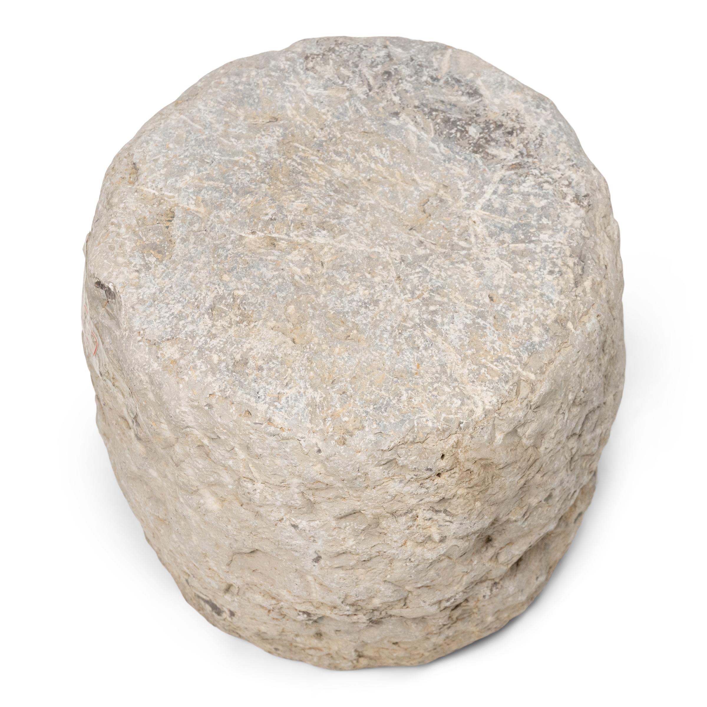 Chinese Stone Stump Pedestal, um 1850 (Minimalistisch) im Angebot