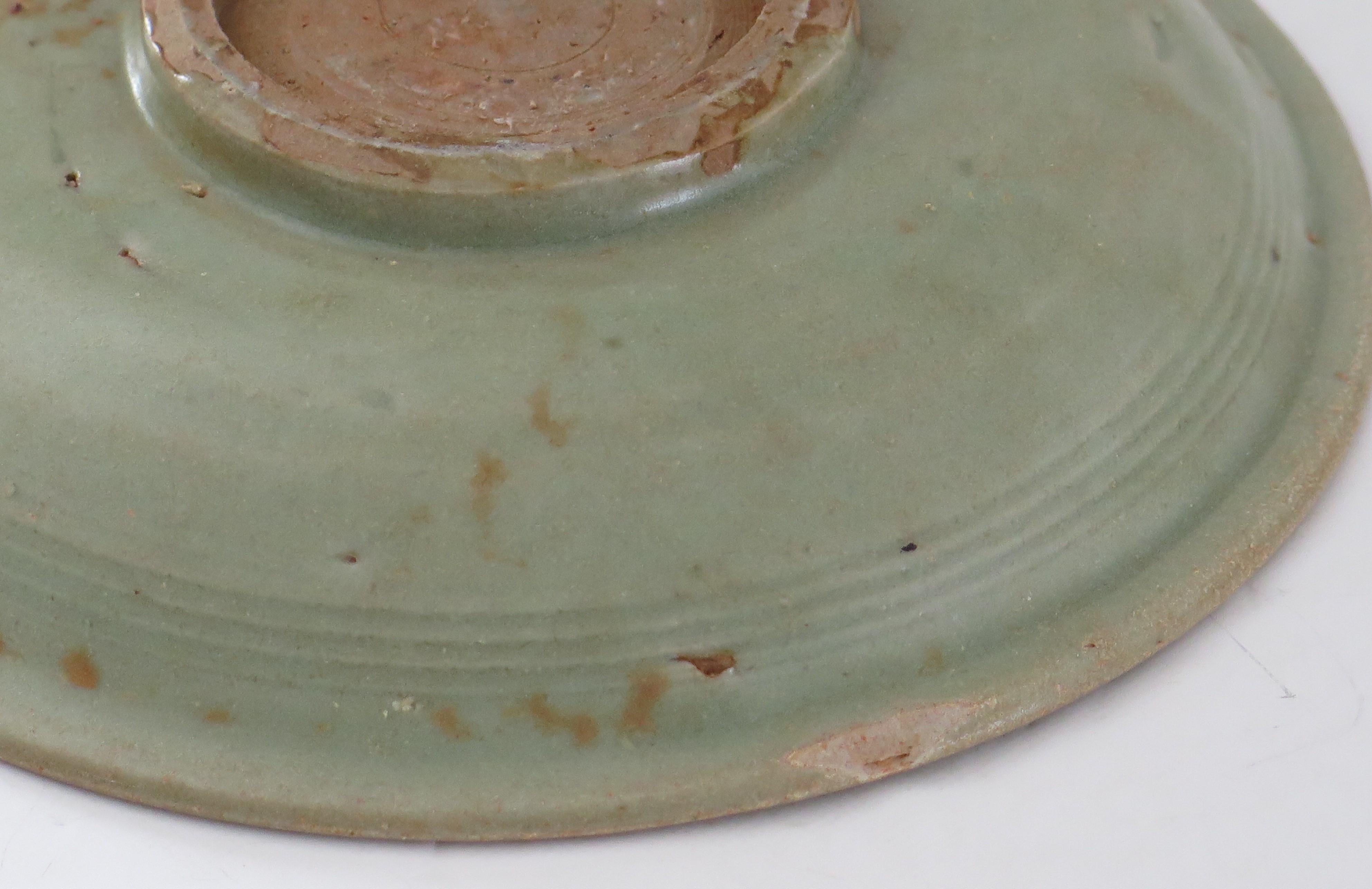 Chinese Stoneware Bowl or Dish Longquan Celadon Incised, Yuan Dynasty 1271-1368 For Sale 4