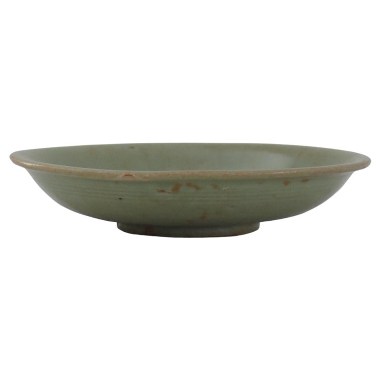 https://a.1stdibscdn.com/chinese-stoneware-bowl-or-dish-longquan-celadon-incised-yuan-dynasty-1271-1368-for-sale/f_9903/f_298603721659636970144/f_29860372_1659636970898_bg_processed.jpg?width=768