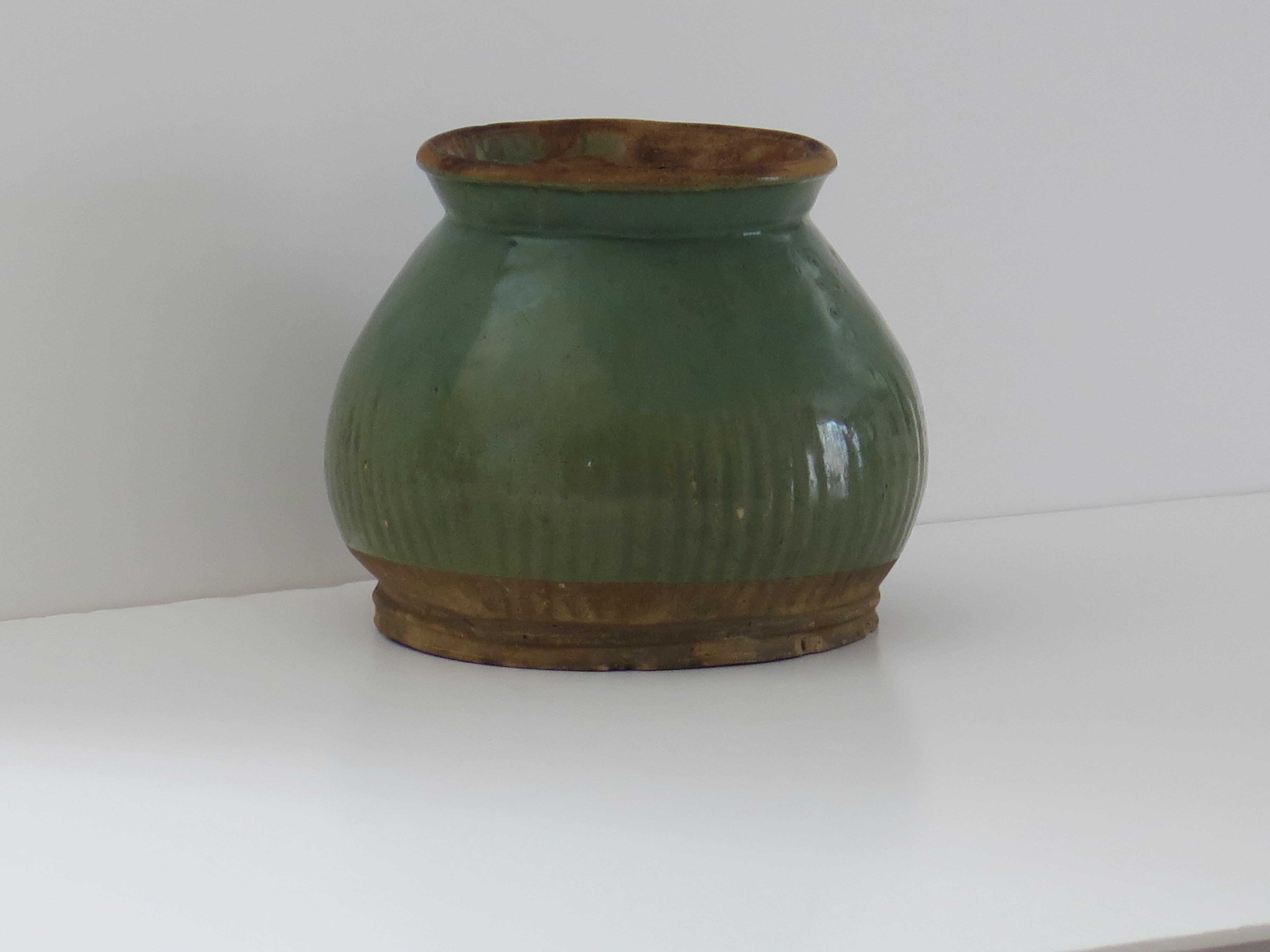 Chinese Stoneware Jar Celadon fluted detail, Ming Dynasty 14th to 16th Century In Good Condition For Sale In Lincoln, Lincolnshire