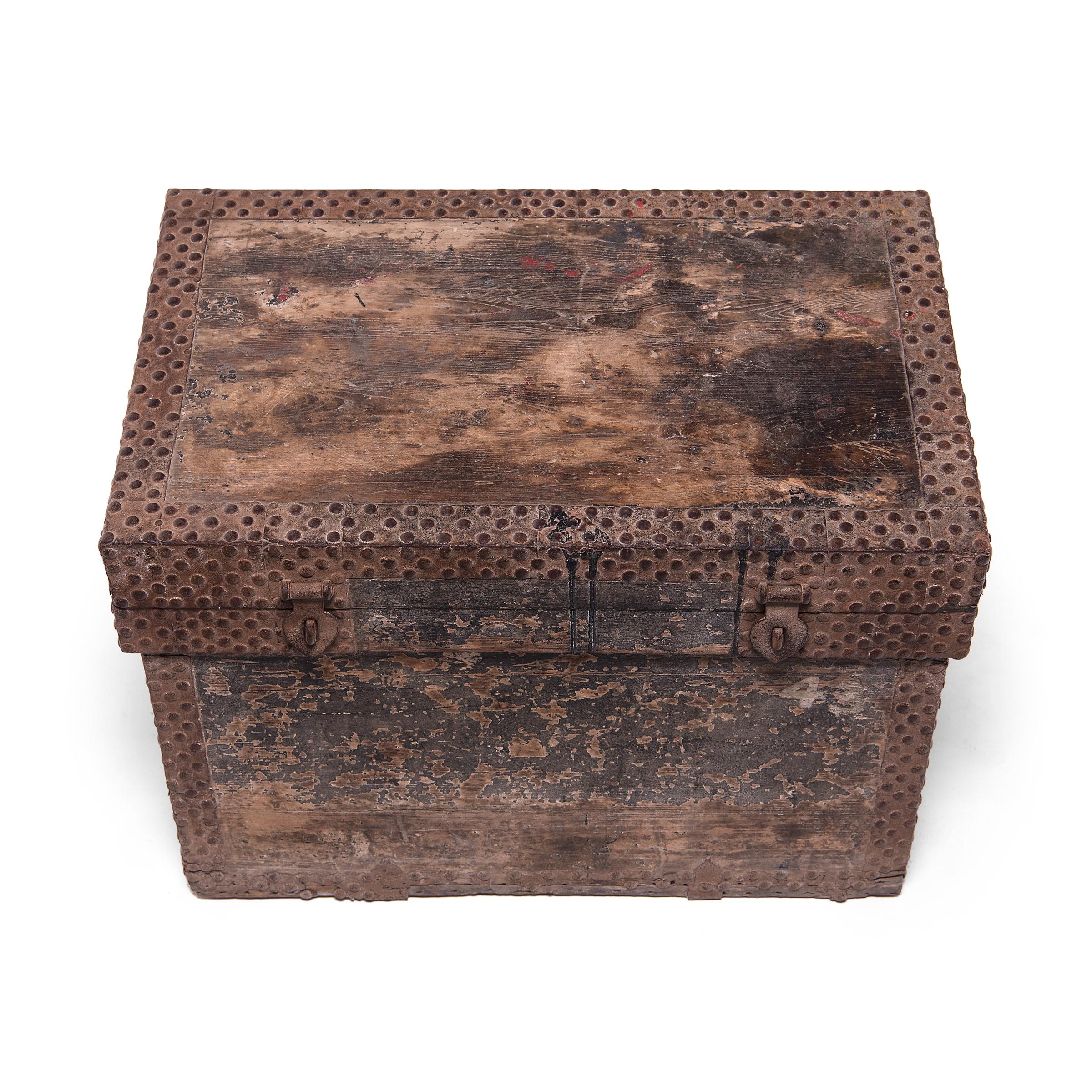 Chinese Studded Ming Traveling Chest, c. 1600 In Good Condition In Chicago, IL