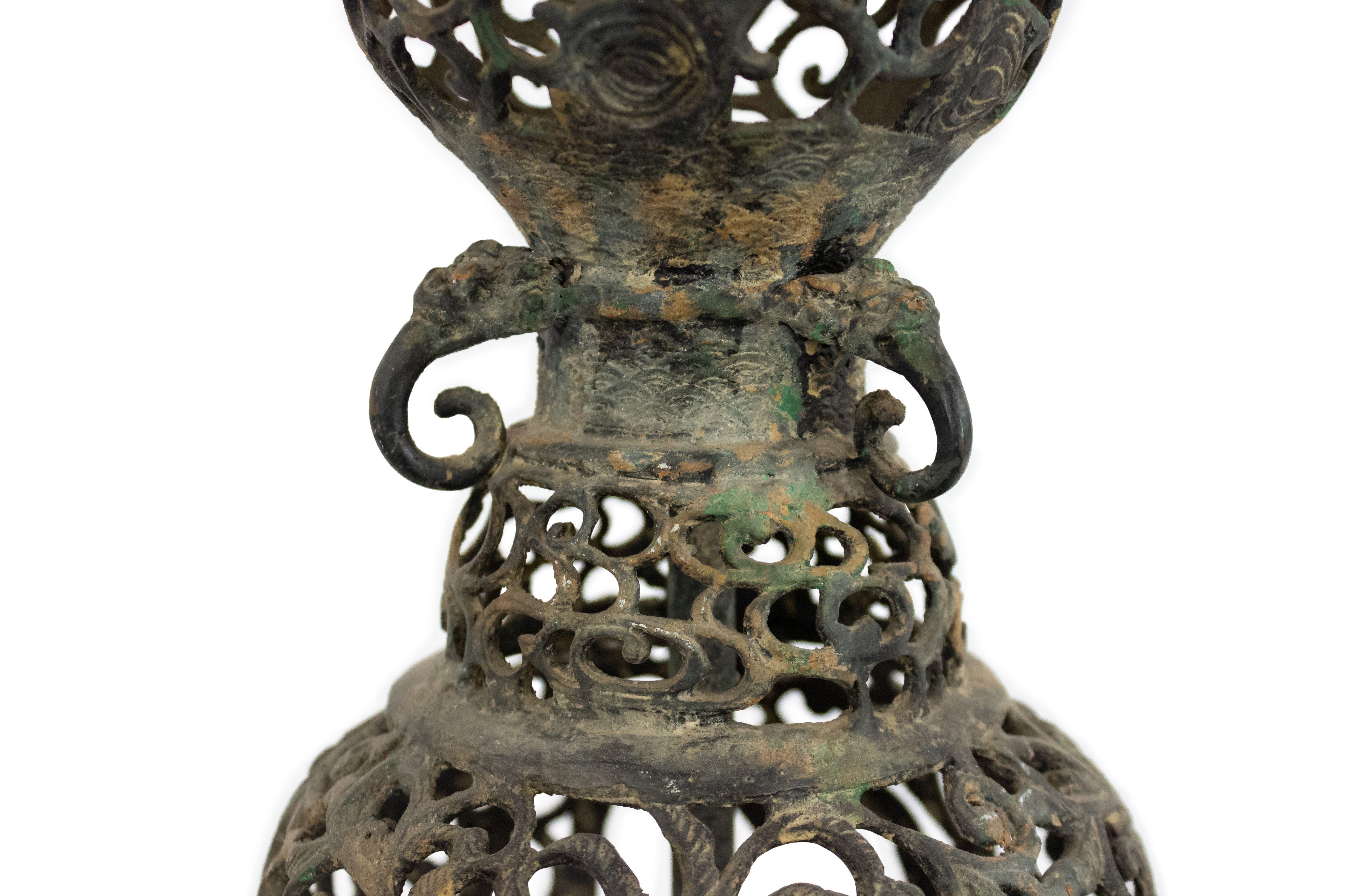 Chinese Style Black Iron Filigree Table Lamp In Good Condition For Sale In New York, NY