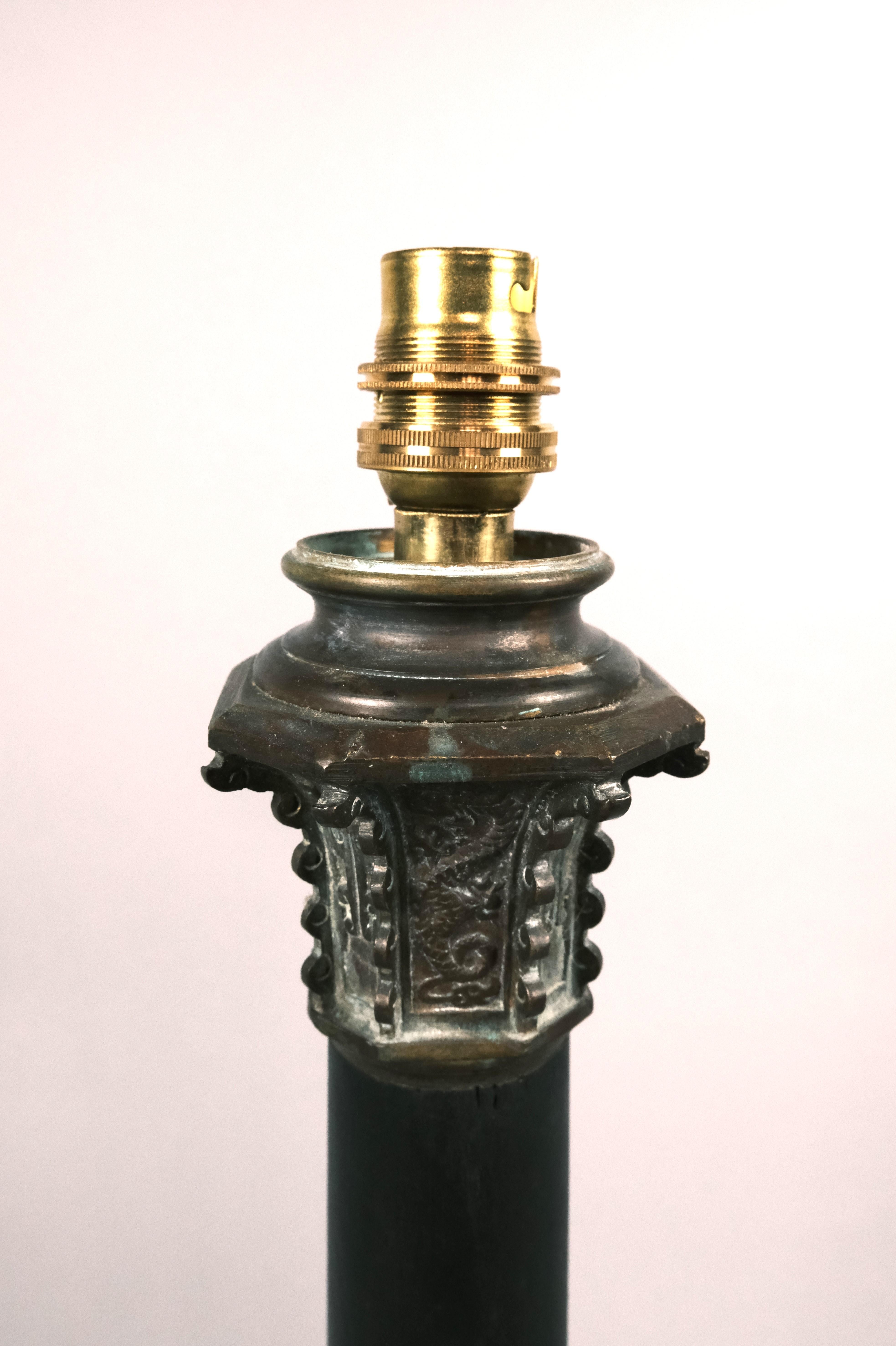 Exportation chinoise Lampe de table en bronze de style chinois en vente
