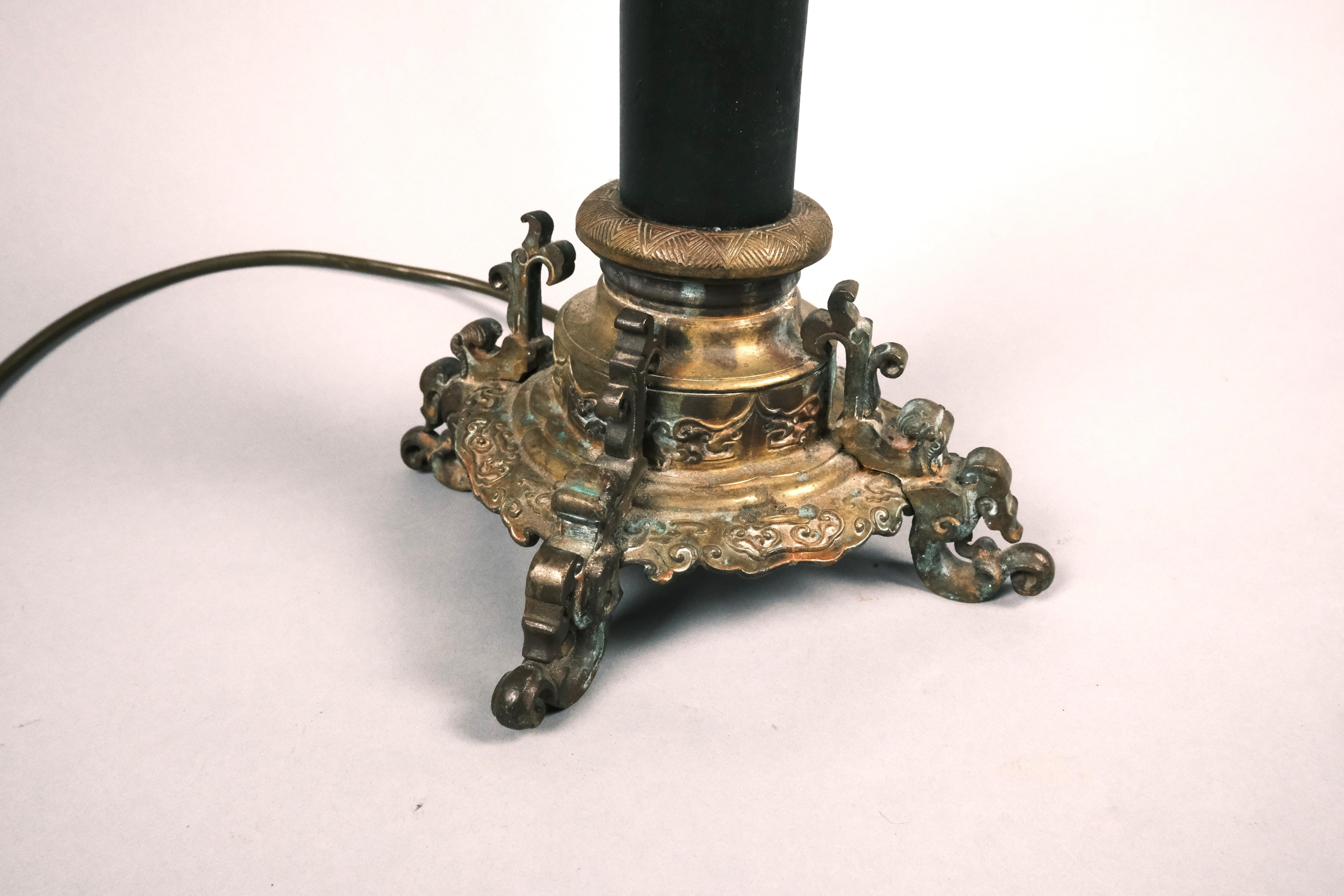 Cast Chinese style Bronze Table Lamp For Sale