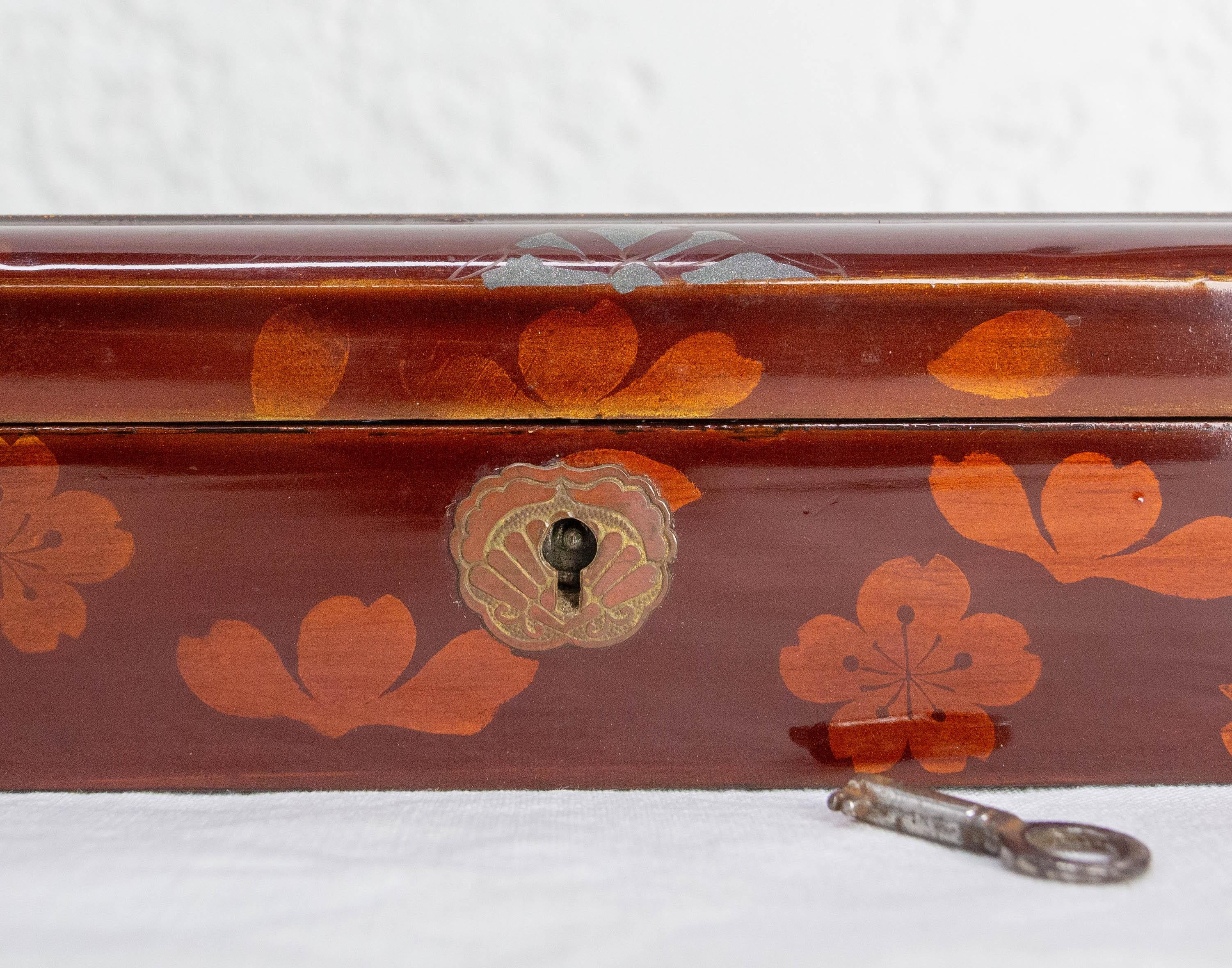 Chinese Style Lacquered Brush or Pencil Box Painted Butterfly, circa 1940 For Sale 3