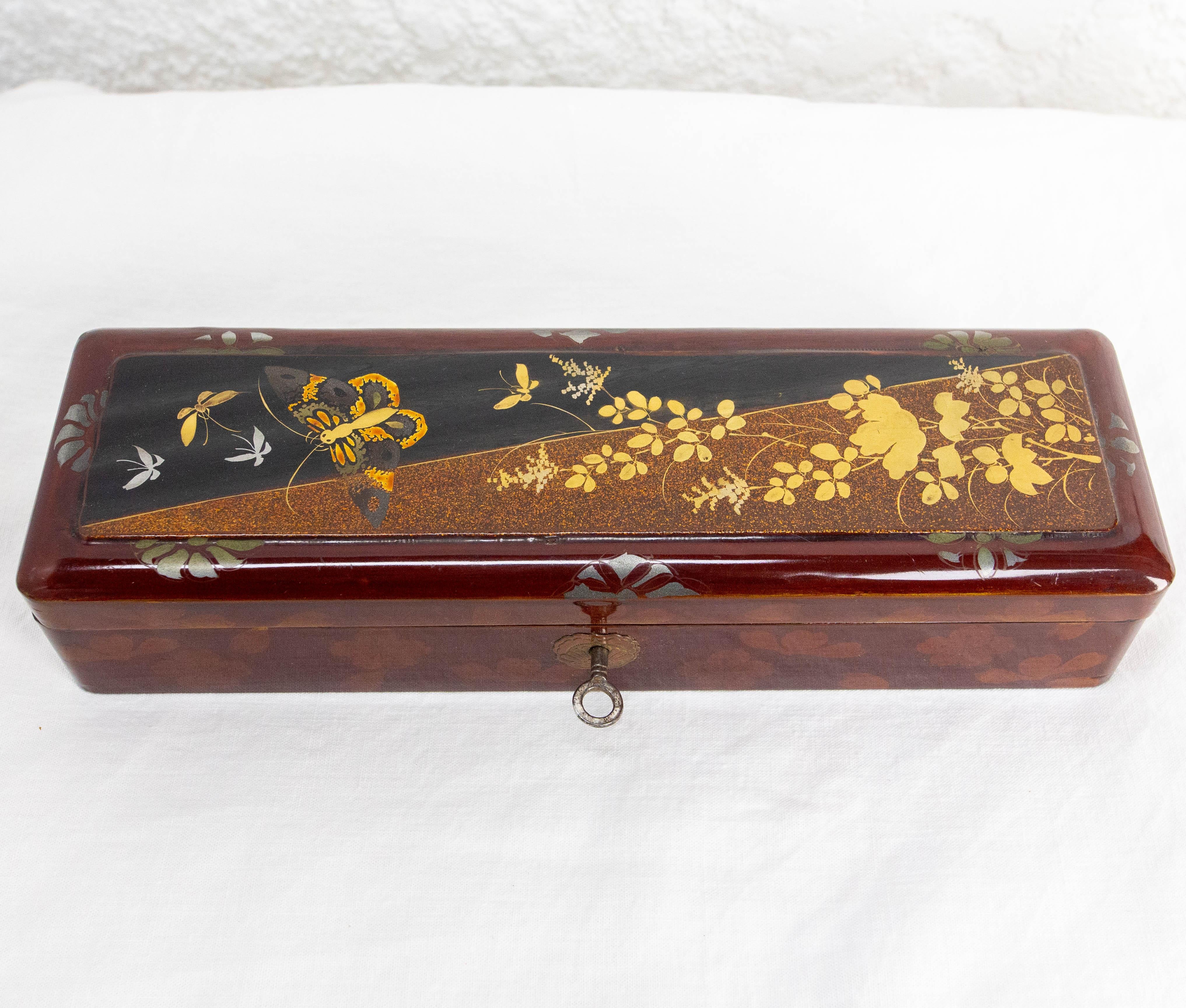 Mid-Century Modern Chinese Style Lacquered Brush or Pencil Box Painted Butterfly, circa 1940 For Sale