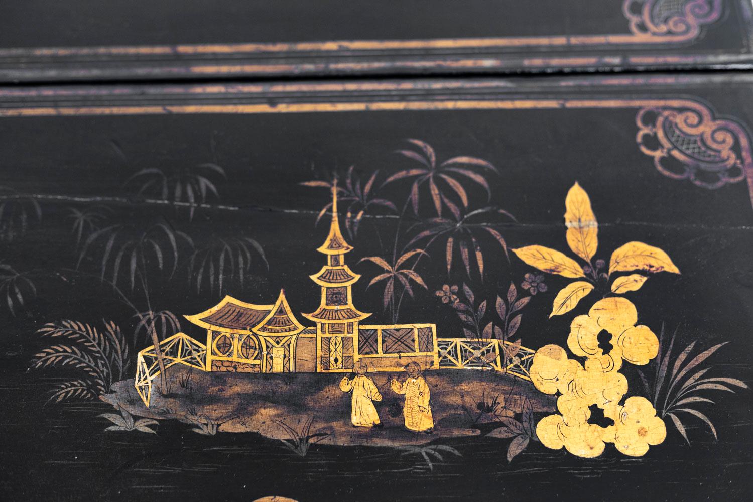 Chinesischer Blatttisch im chinesischen Stil aus schwarz lackiertem Holz, 19. Jahrhundert im Angebot 3
