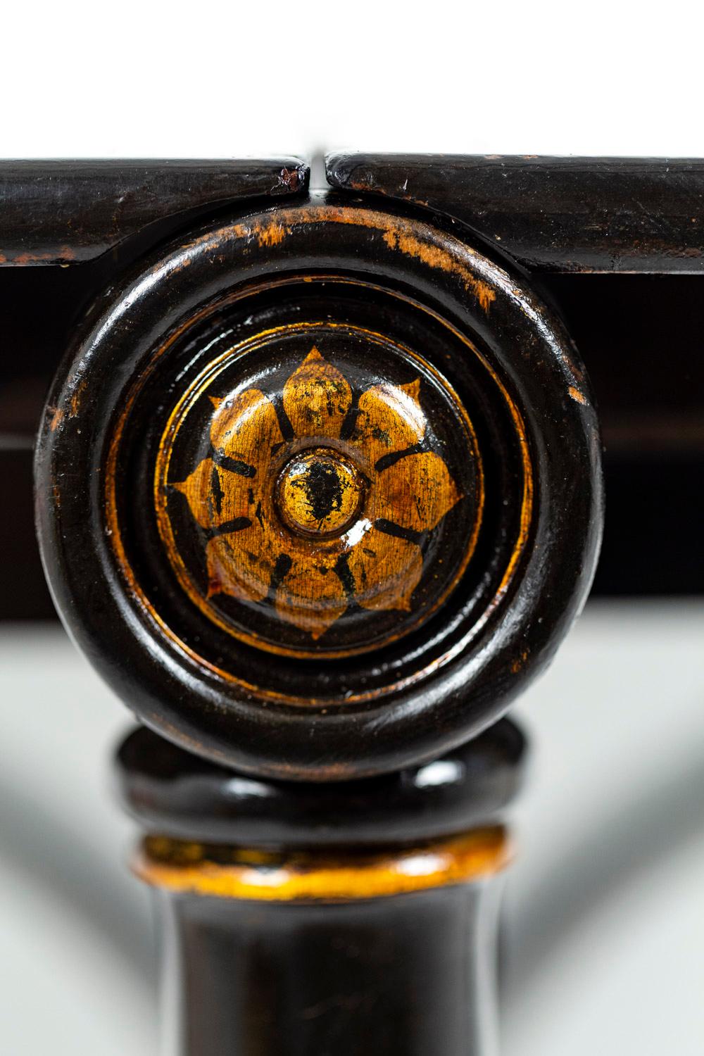 Late 19th Century Chinese Style Leaf Table in Black Lacquered Wood, 19th Century For Sale