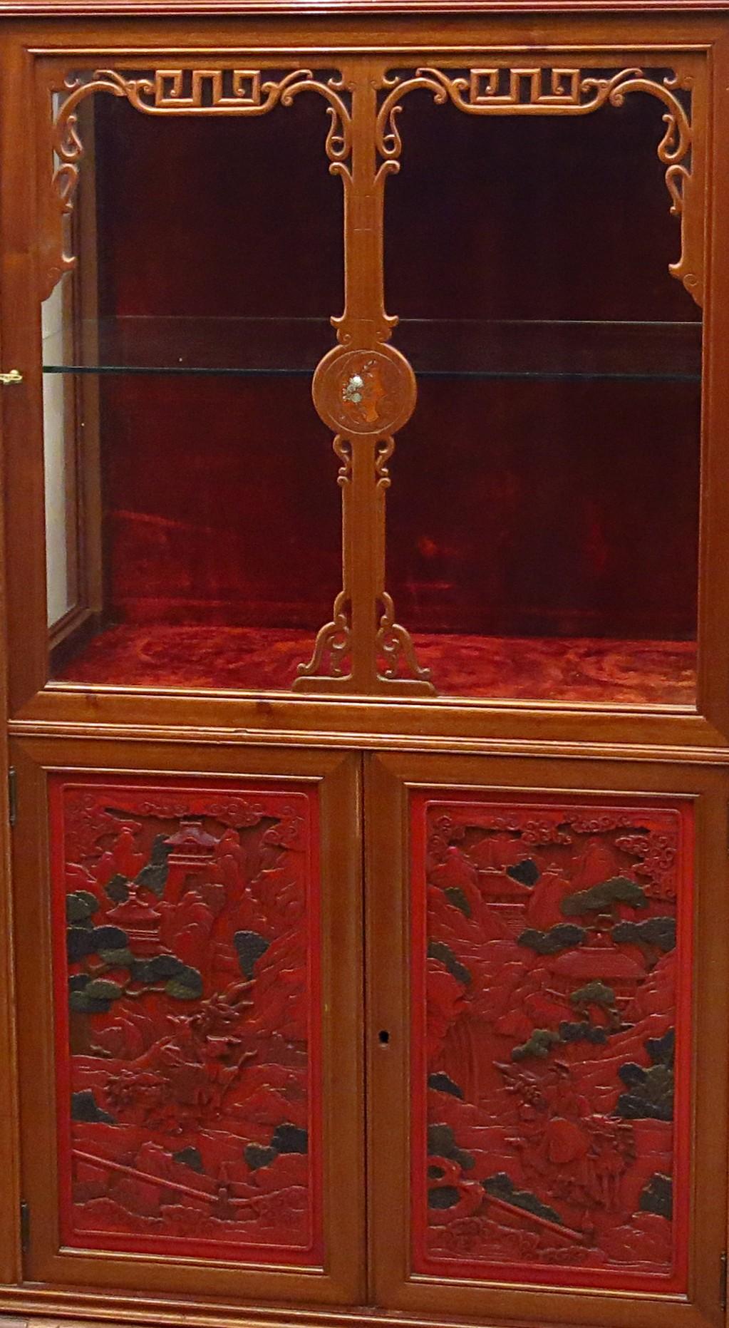 Chinoiserie Chinese-Style Mahogany and Beijing Lacquer Display Case, End of 19th Century For Sale