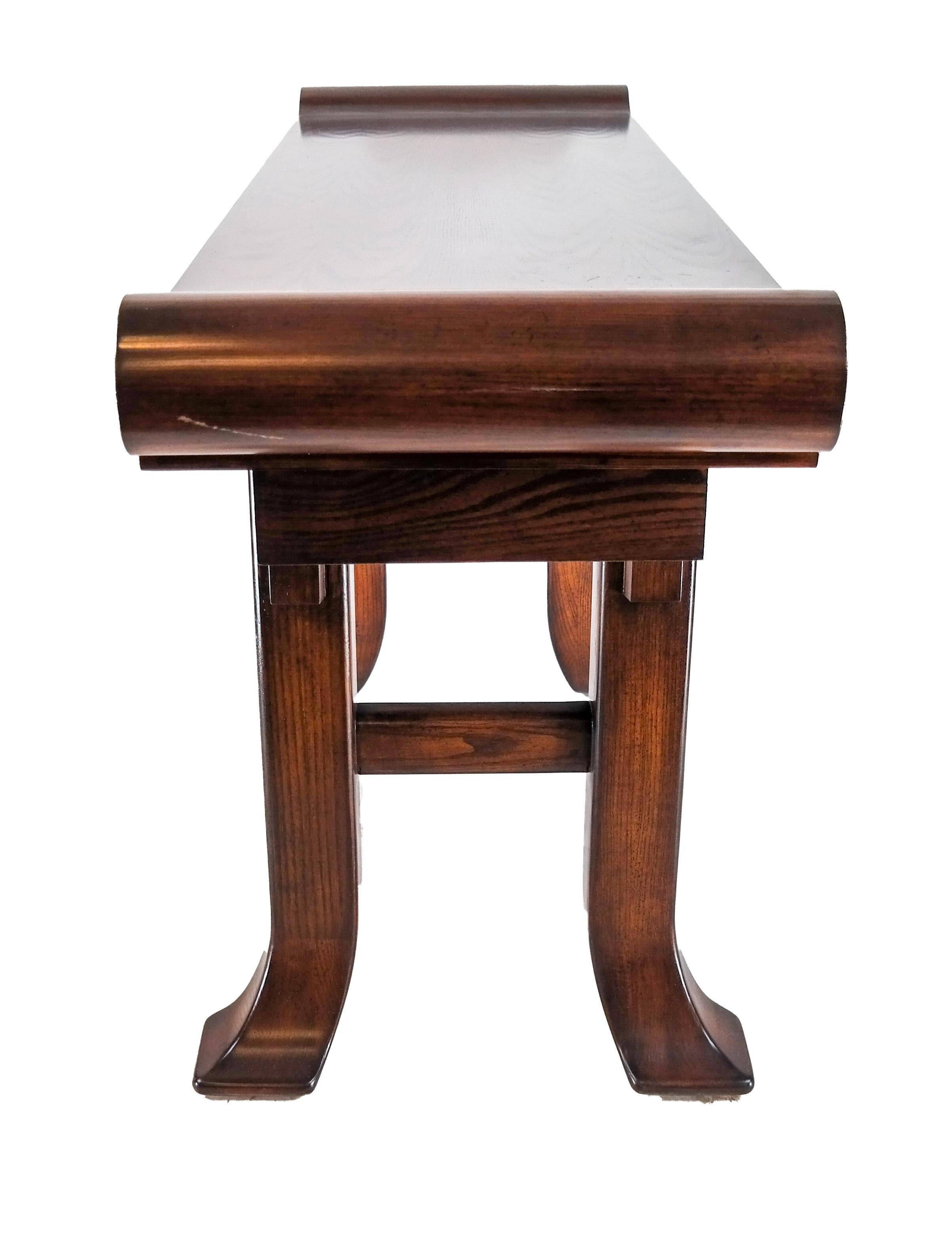 Table d'autel en Oak Oak de style chinois Bon état - En vente à Locust Valley, NY