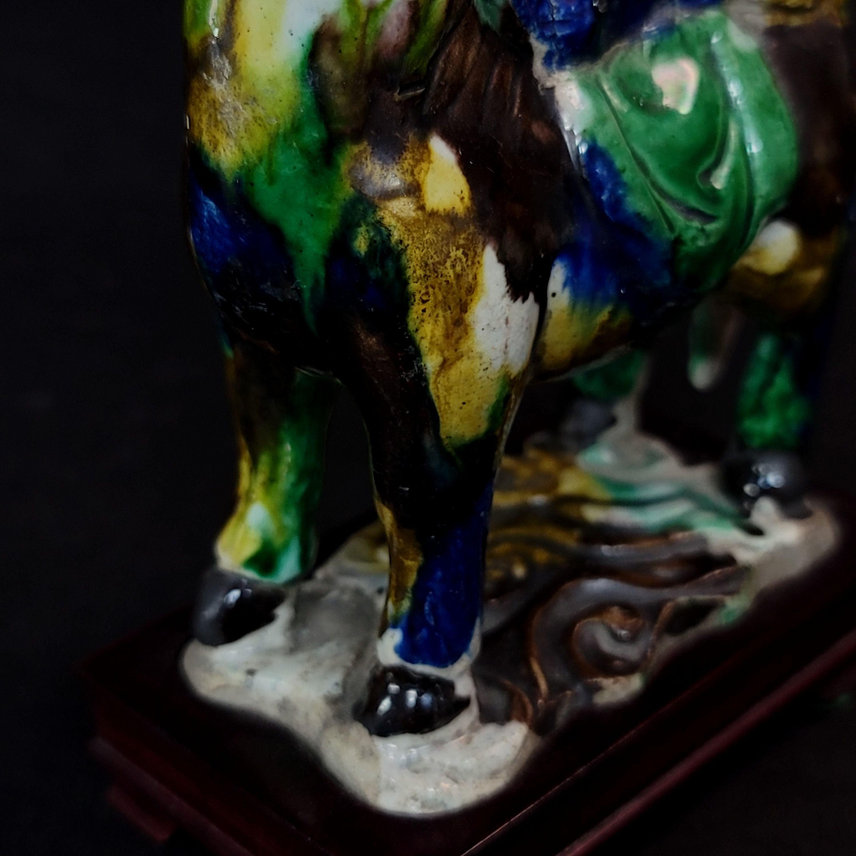 Figure de cheval et garçon émaillé de Su Sanci, période Kangxi, 18e siècle en vente 8