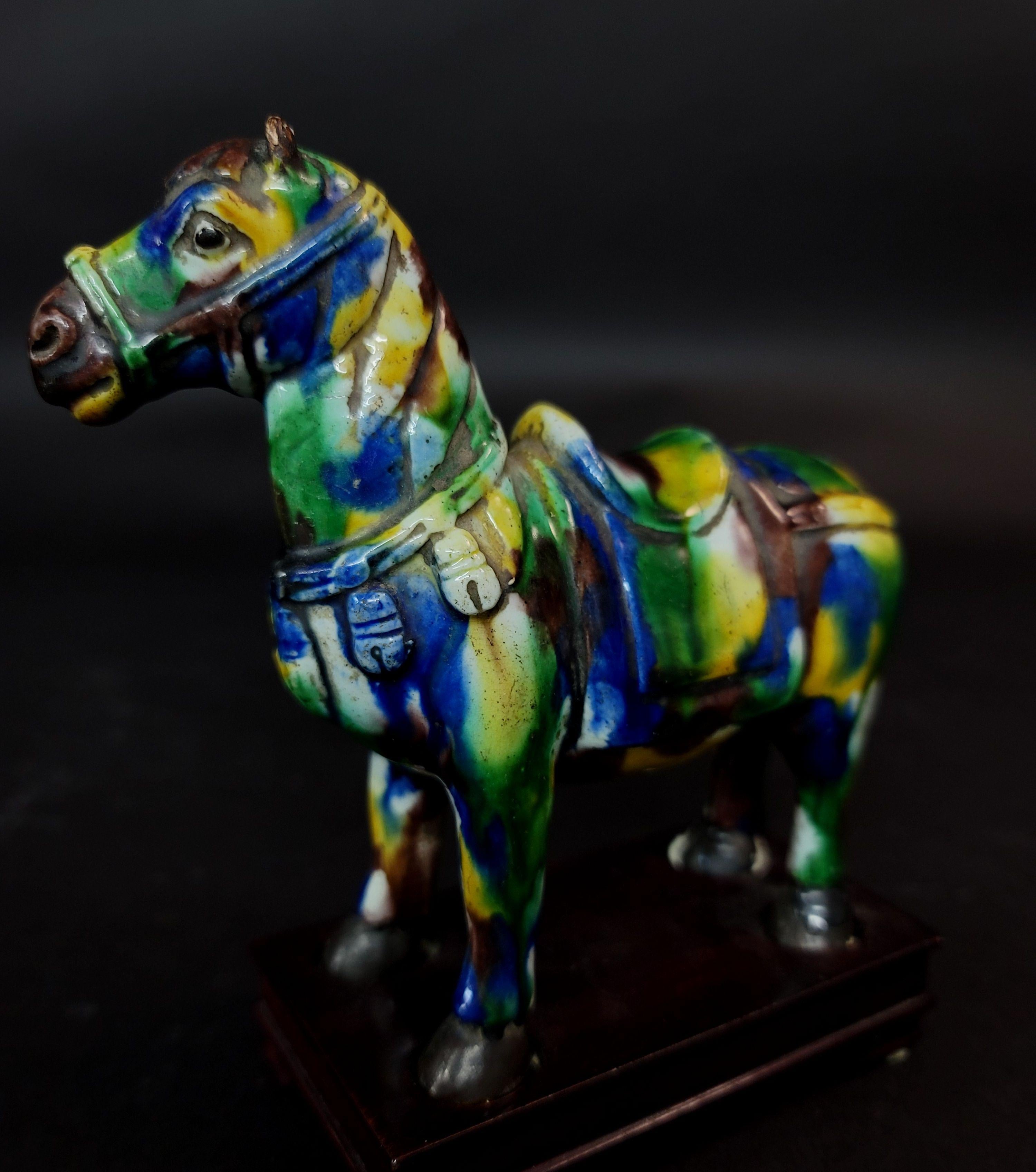 Chinese Su Sanci Glazed Horse Figure, Kangxi Period, 18th Century For Sale 4