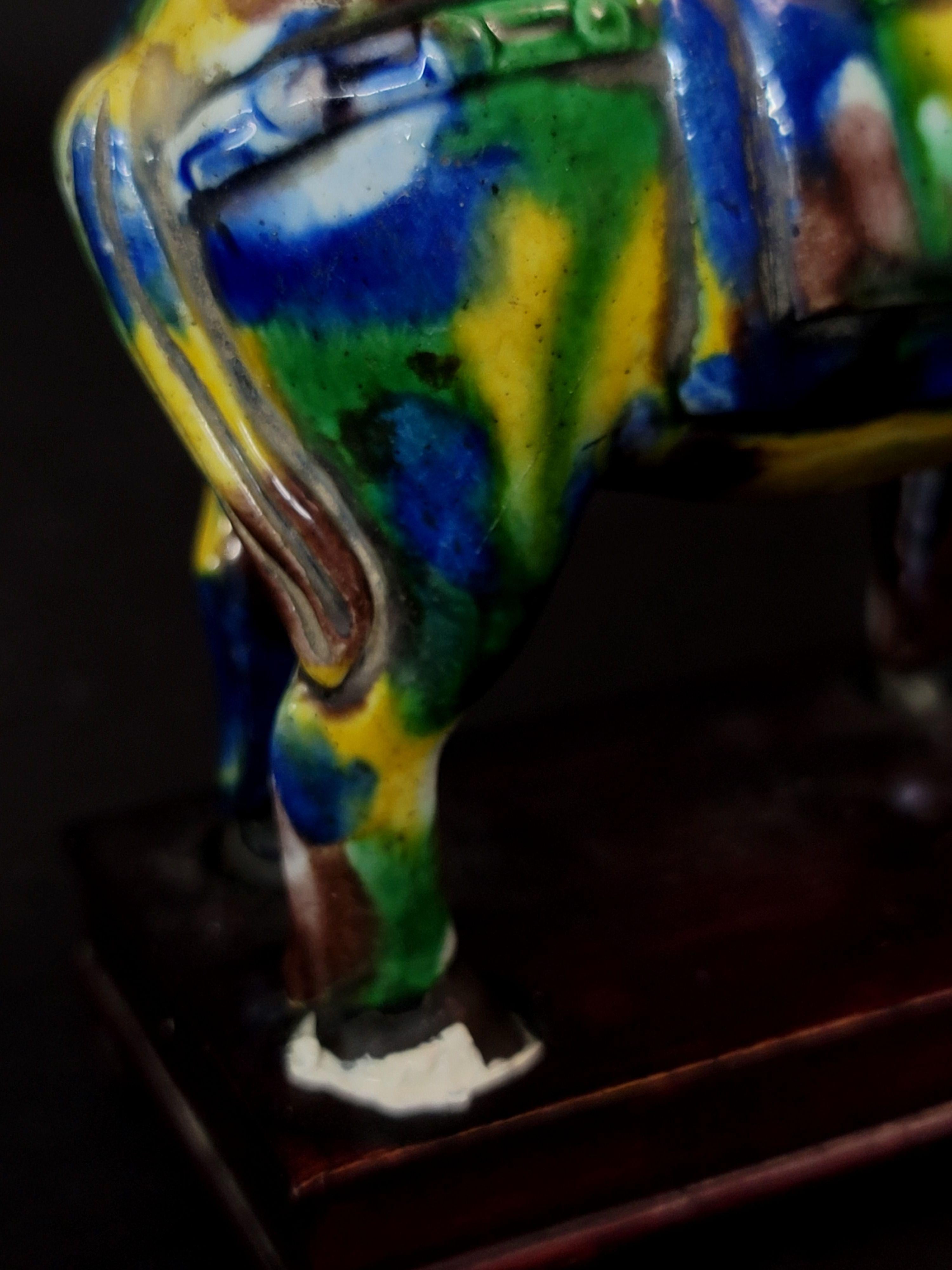 Figure de cheval émaillée Su Sanci, période Kangxi, 18e siècle en vente 8