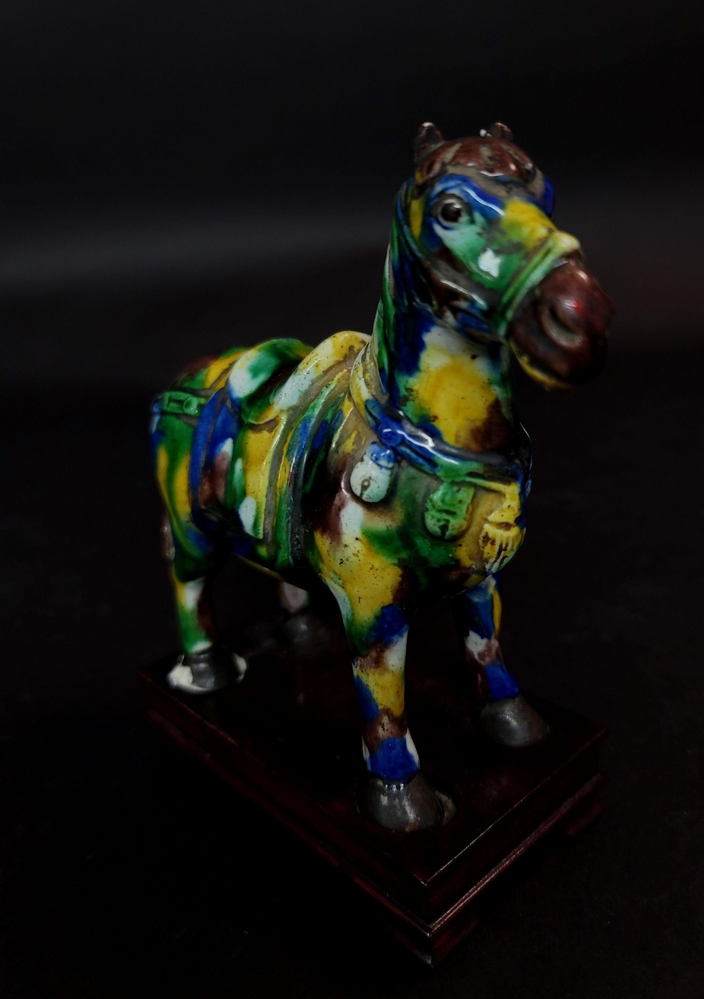 Hand-Crafted Chinese Su Sanci Glazed Horse Figure, Kangxi Period, 18th Century For Sale