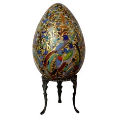 Cena china Huevo grande de esmalte cloisonné "Cien pájaros" con soporte de bronce
