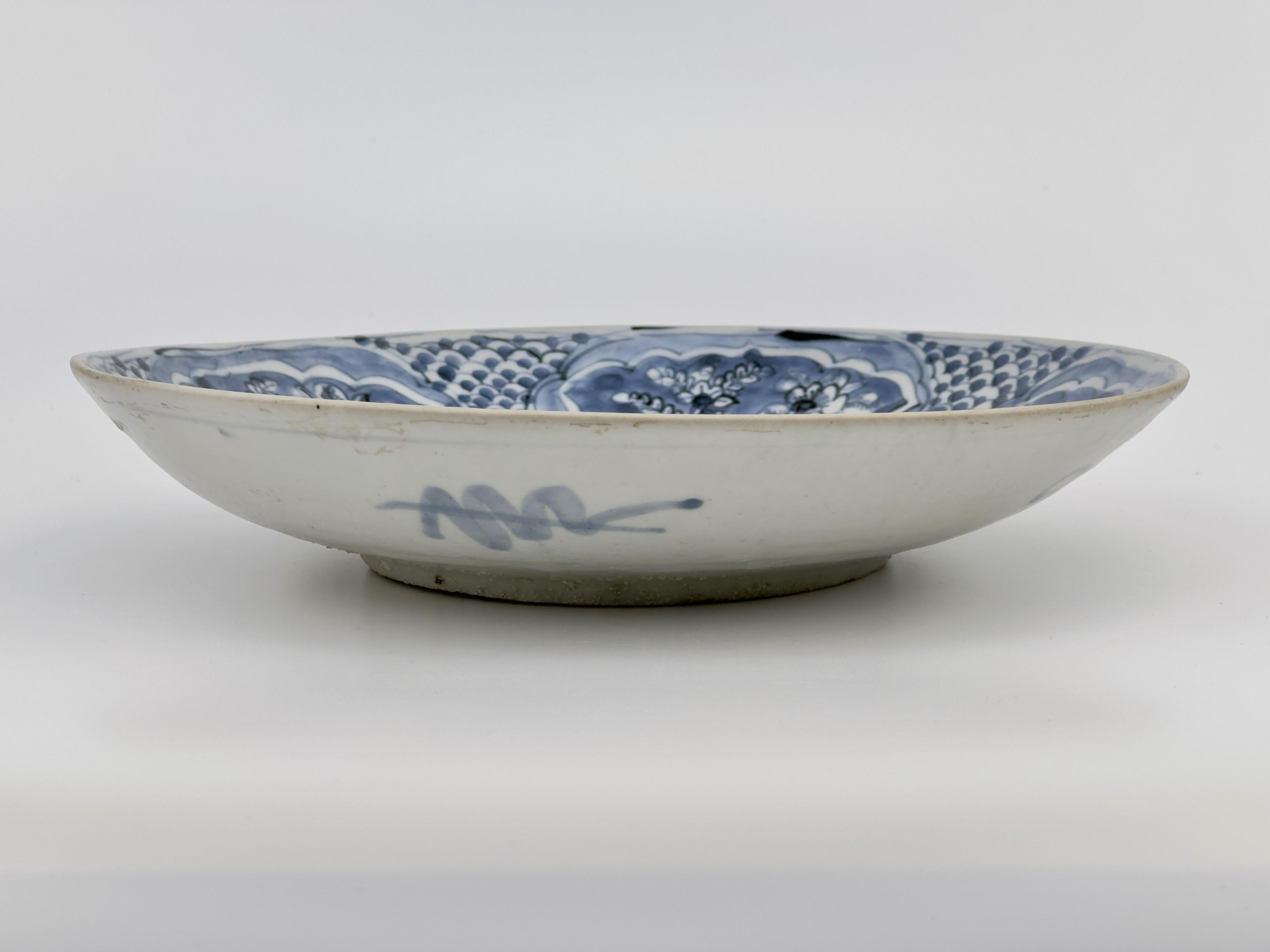 18th Century and Earlier Chinese Swatow Blue and White Ceramic Dish, Late Ming Dynasty For Sale
