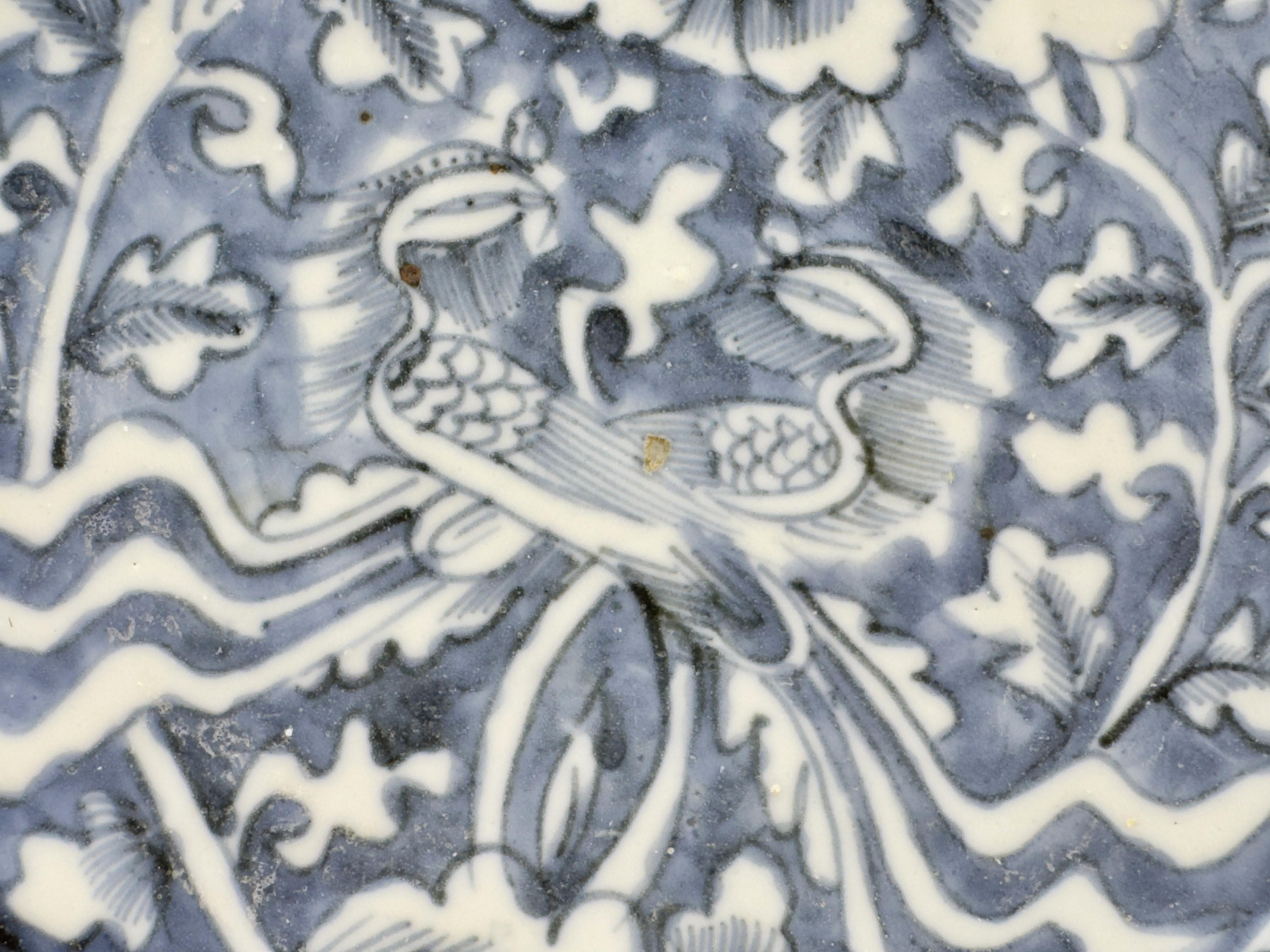 Plat chinois en céramique bleu et blanc Swatow, fin de la dynastie Ming en vente 1