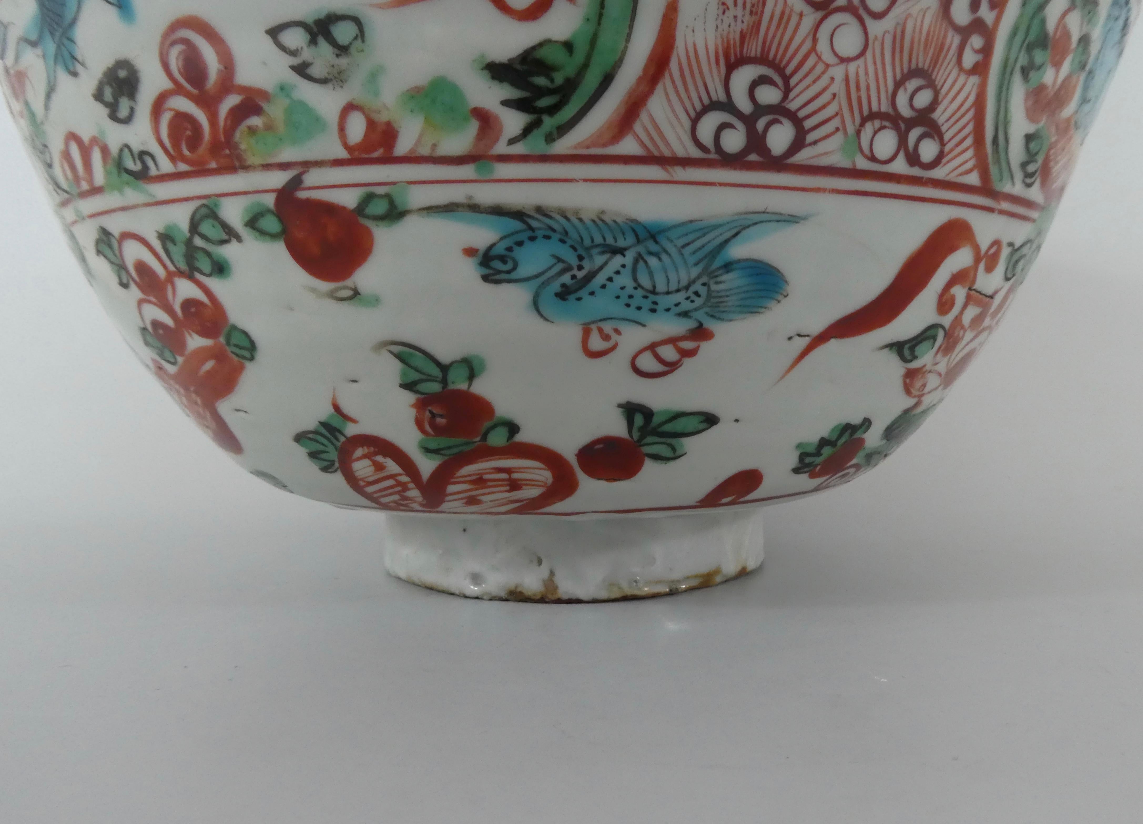 Chinese Swatow Porcelain Large Bowl, circa 1600, Ming Dynasty 5