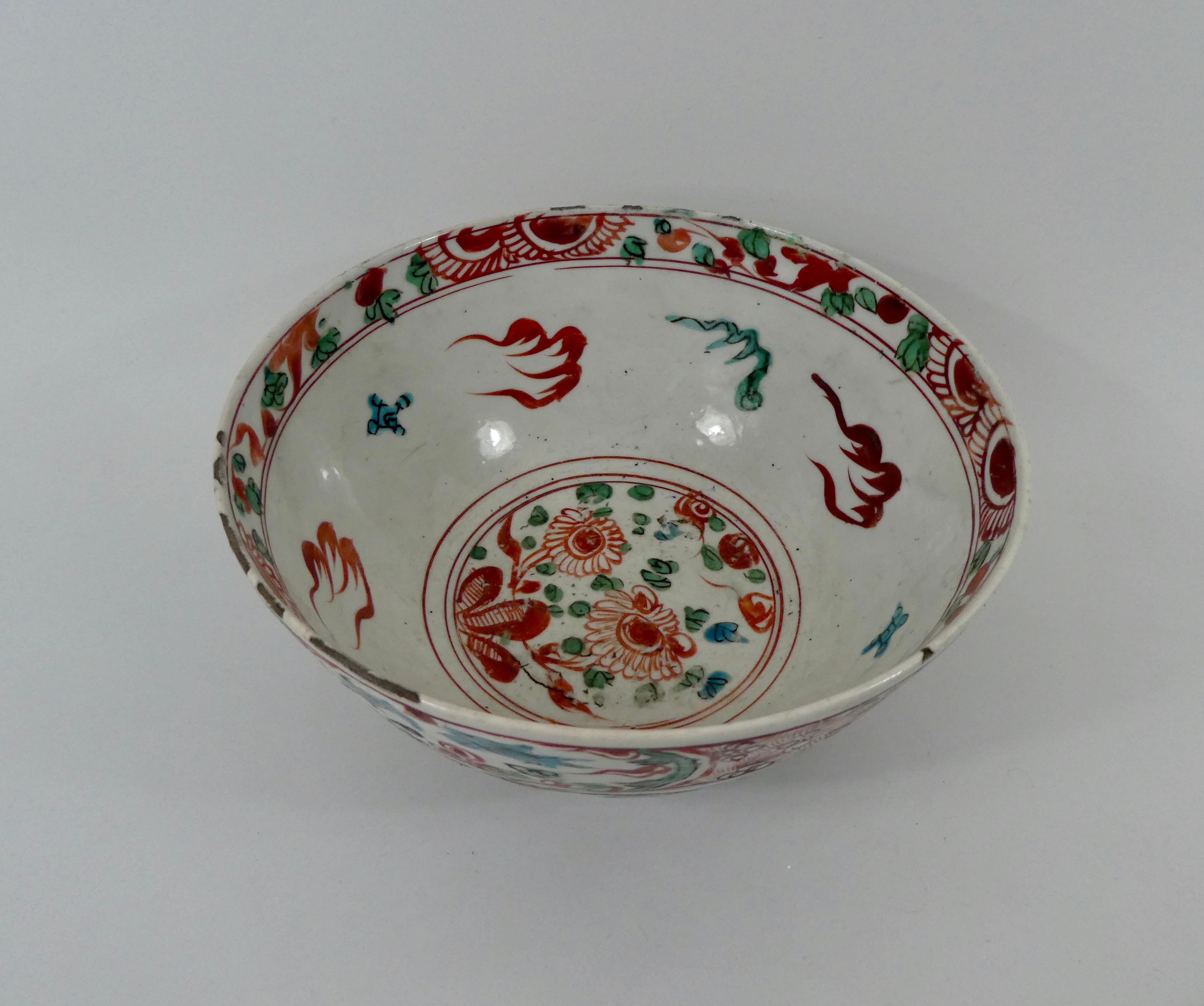 Chinese Swatow Porcelain Large Bowl, circa 1600, Ming Dynasty 6