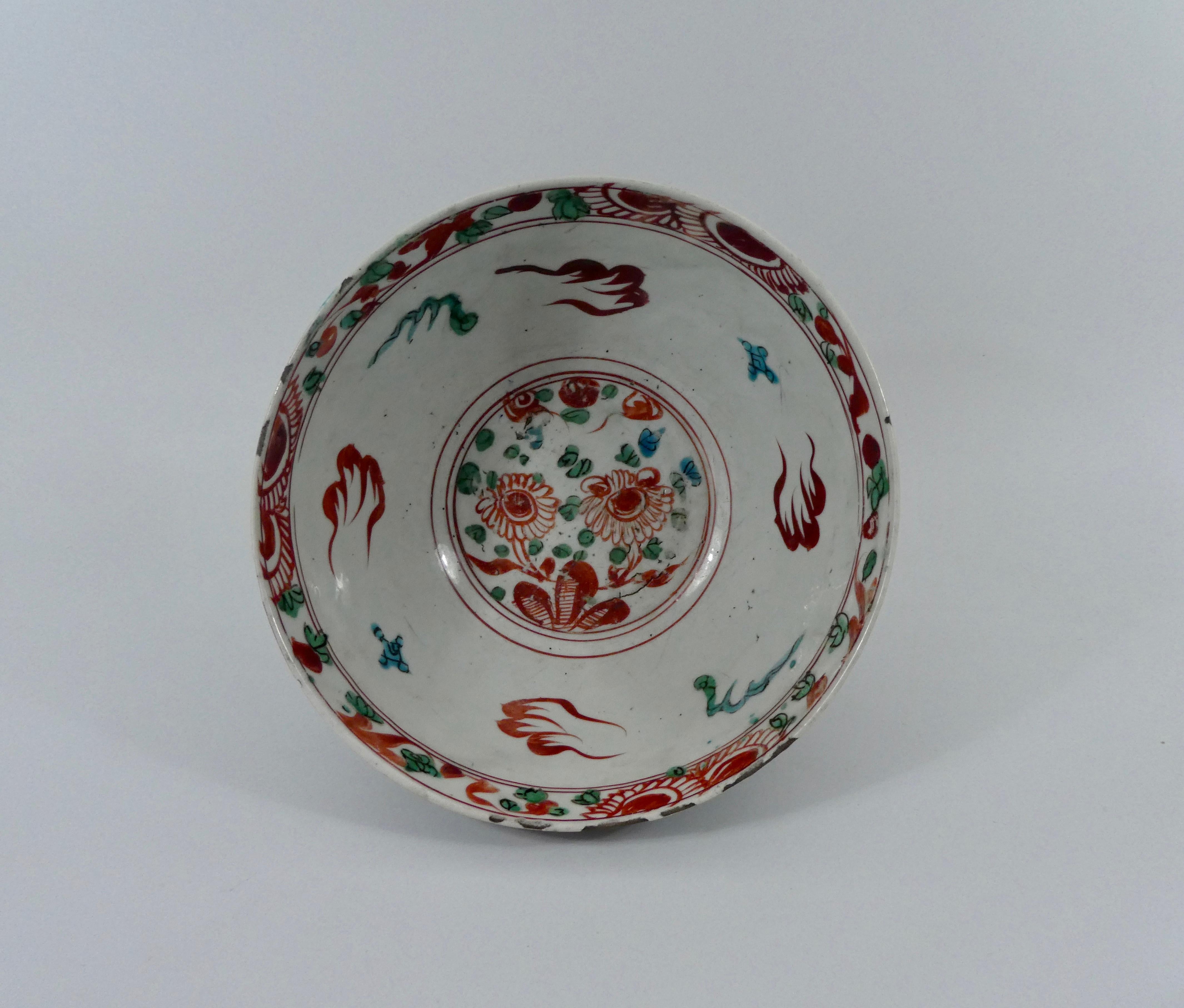 Chinese Swatow Porcelain Large Bowl, circa 1600, Ming Dynasty 7